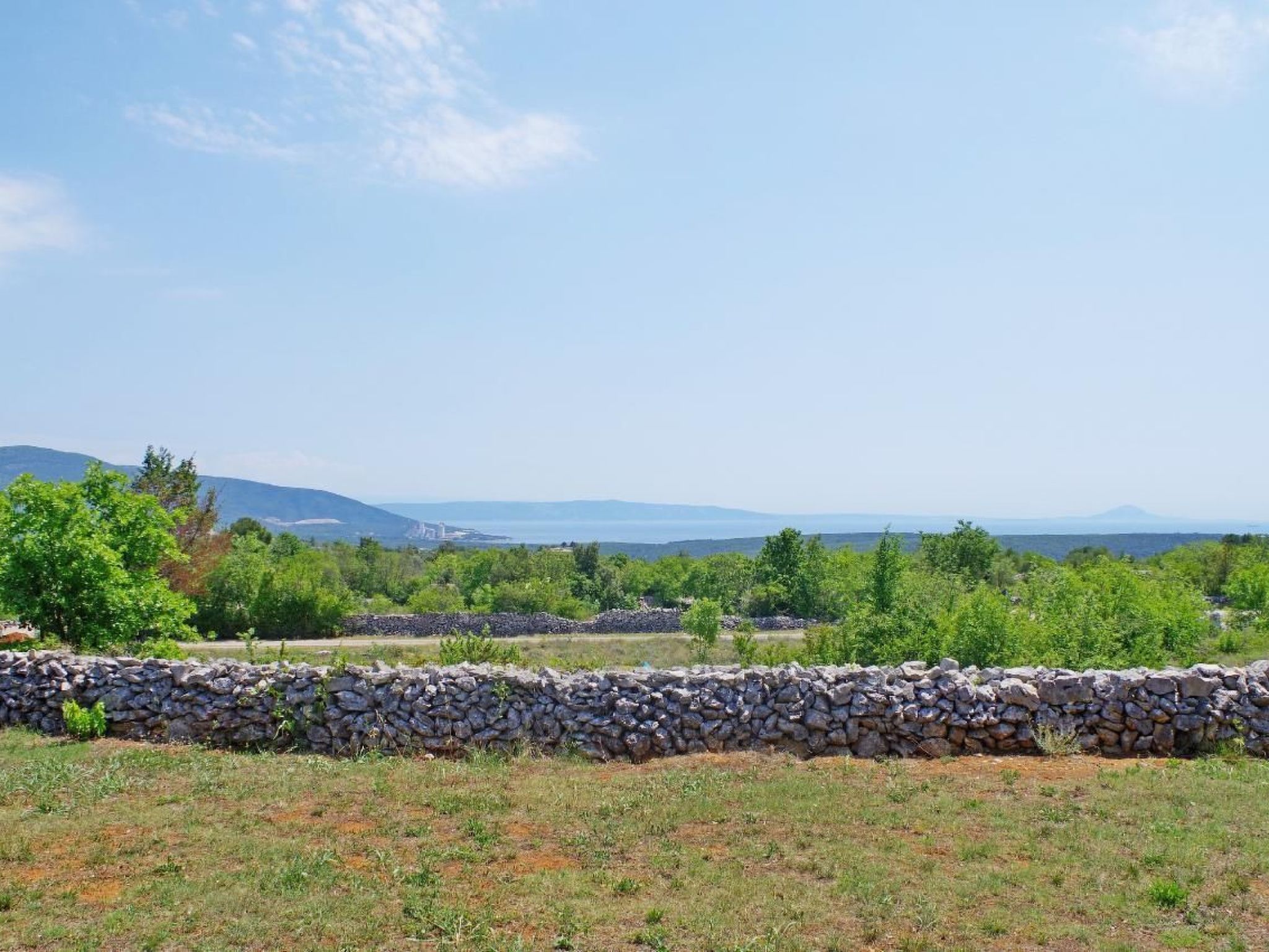 Appartement in Rakalj mit gemeinsamem Pool, Terrasse und Grill-Image-tags.info