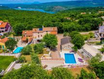 Luxuriöse Villa auf großem Privatgrundstück