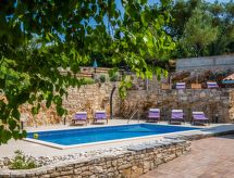 Luxuriöse Villa auf großem Privatgrundstück