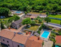 Luxuriöse Villa auf großem Privatgrundstück