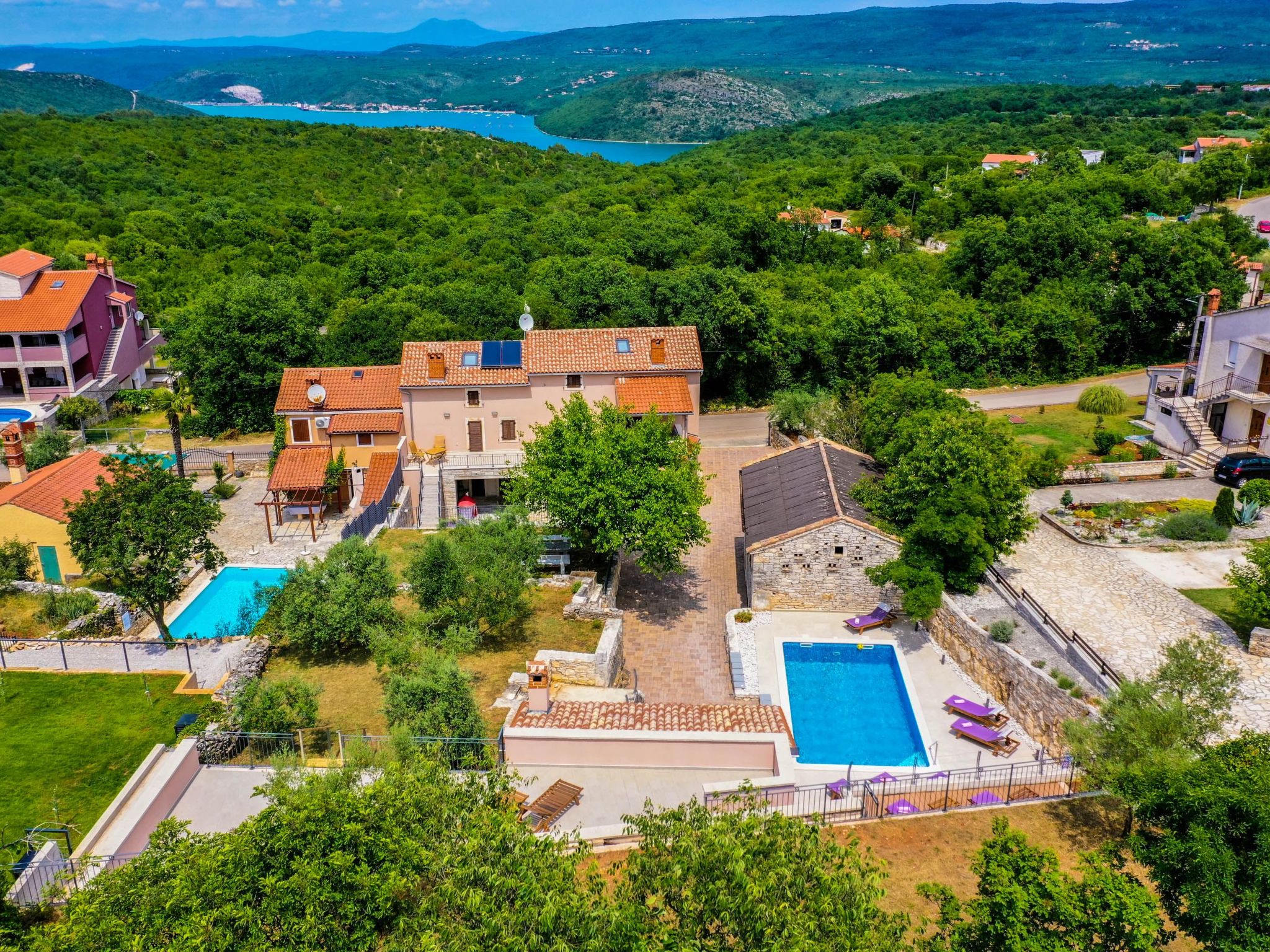 Vakantiehuis met omheinde tuin in Pula/Rakalj (Kroatië) 1 hond is welkom