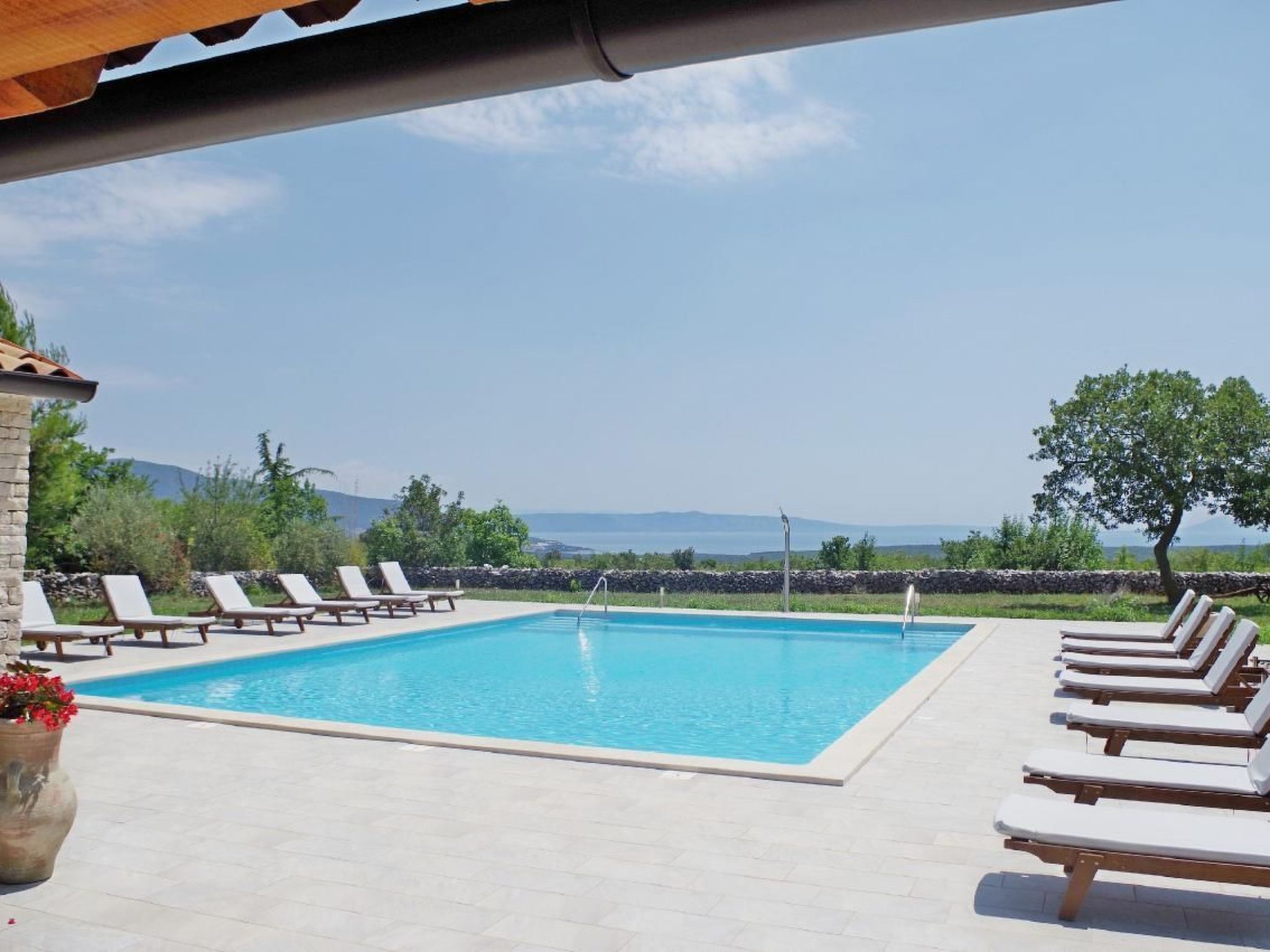 Wohnung in Rakalj mit Parkplatz und Poolblick