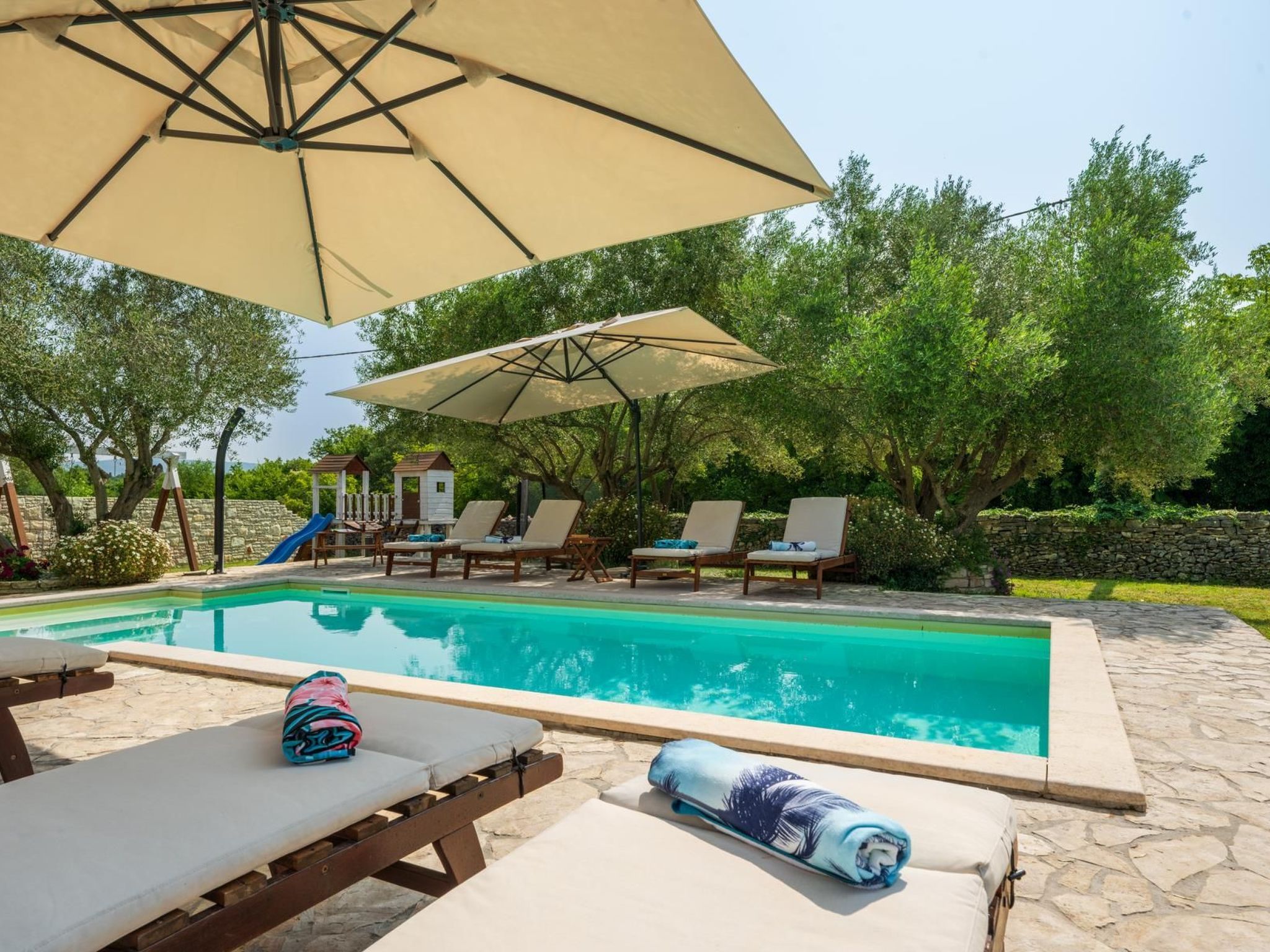 Villa mit privatem Pool und großem Garten — view 1 of 49