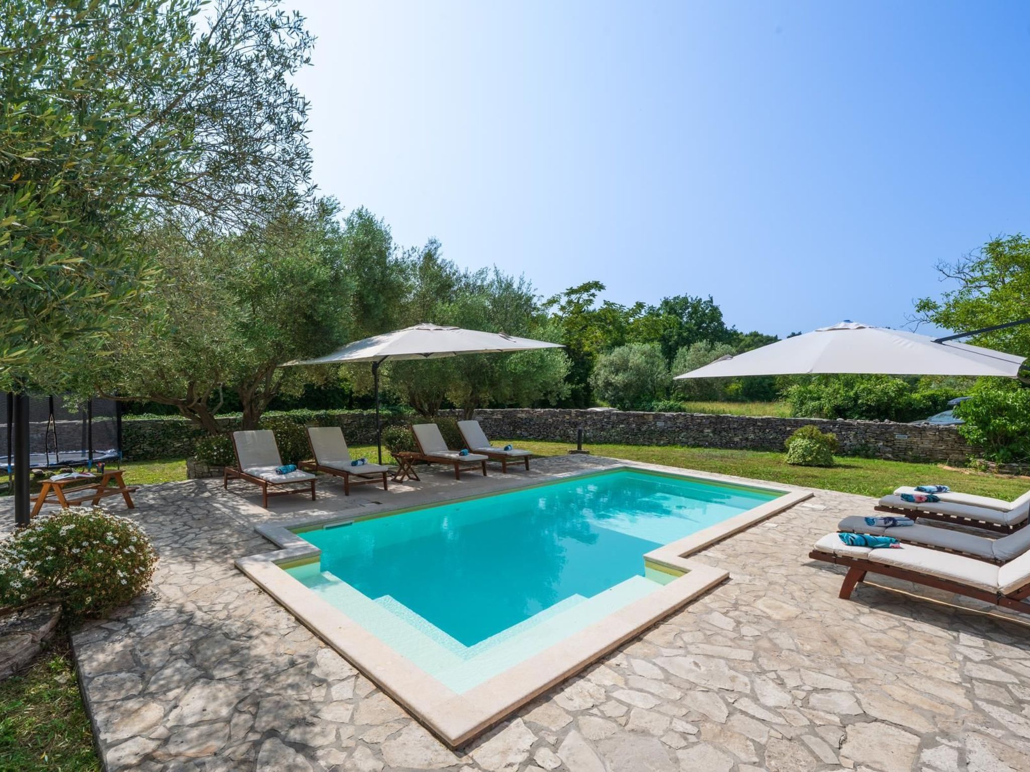 Villa mit privatem Pool und großem Garten-Image-tags.info