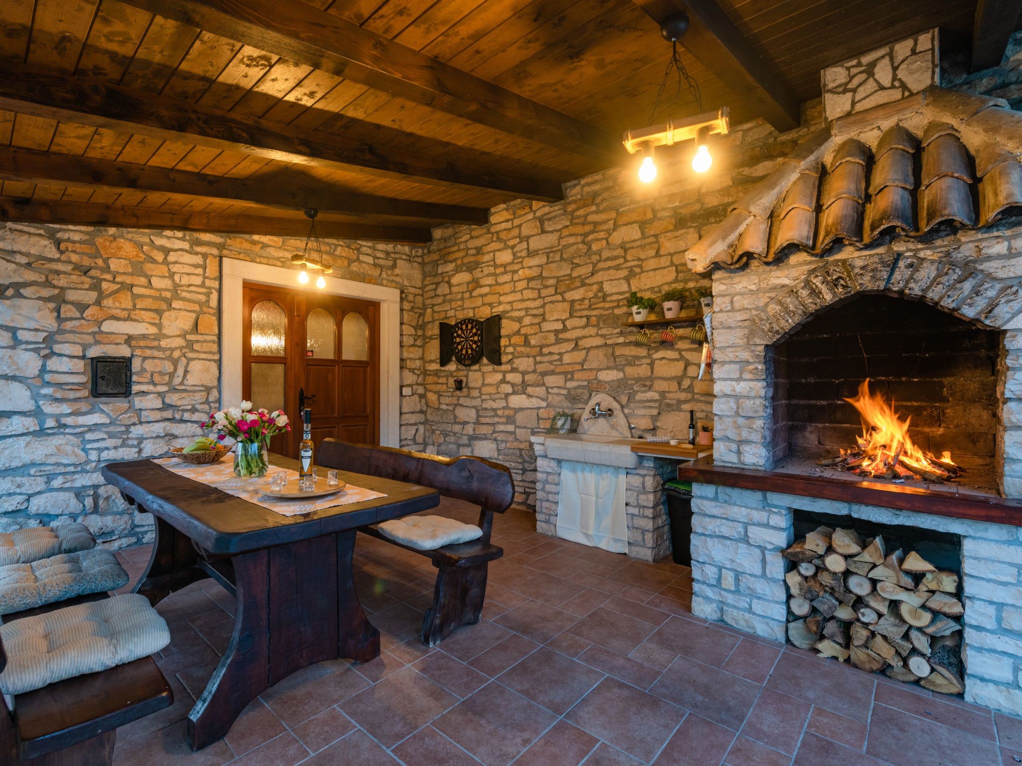 Villa mit privatem Pool und großem Garten-Outside