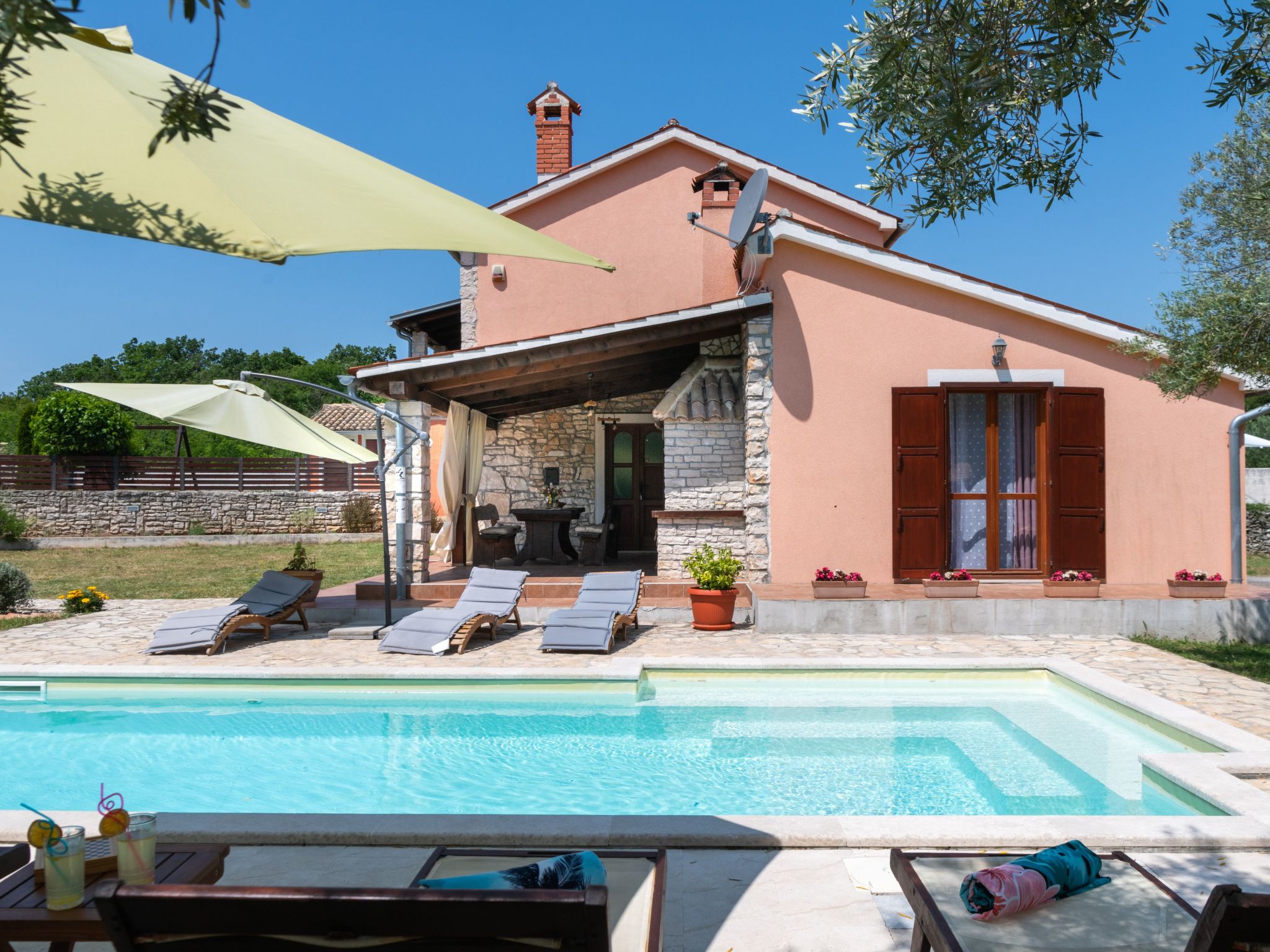 Villa mit privatem Pool und großem Garten-Image-tags.info