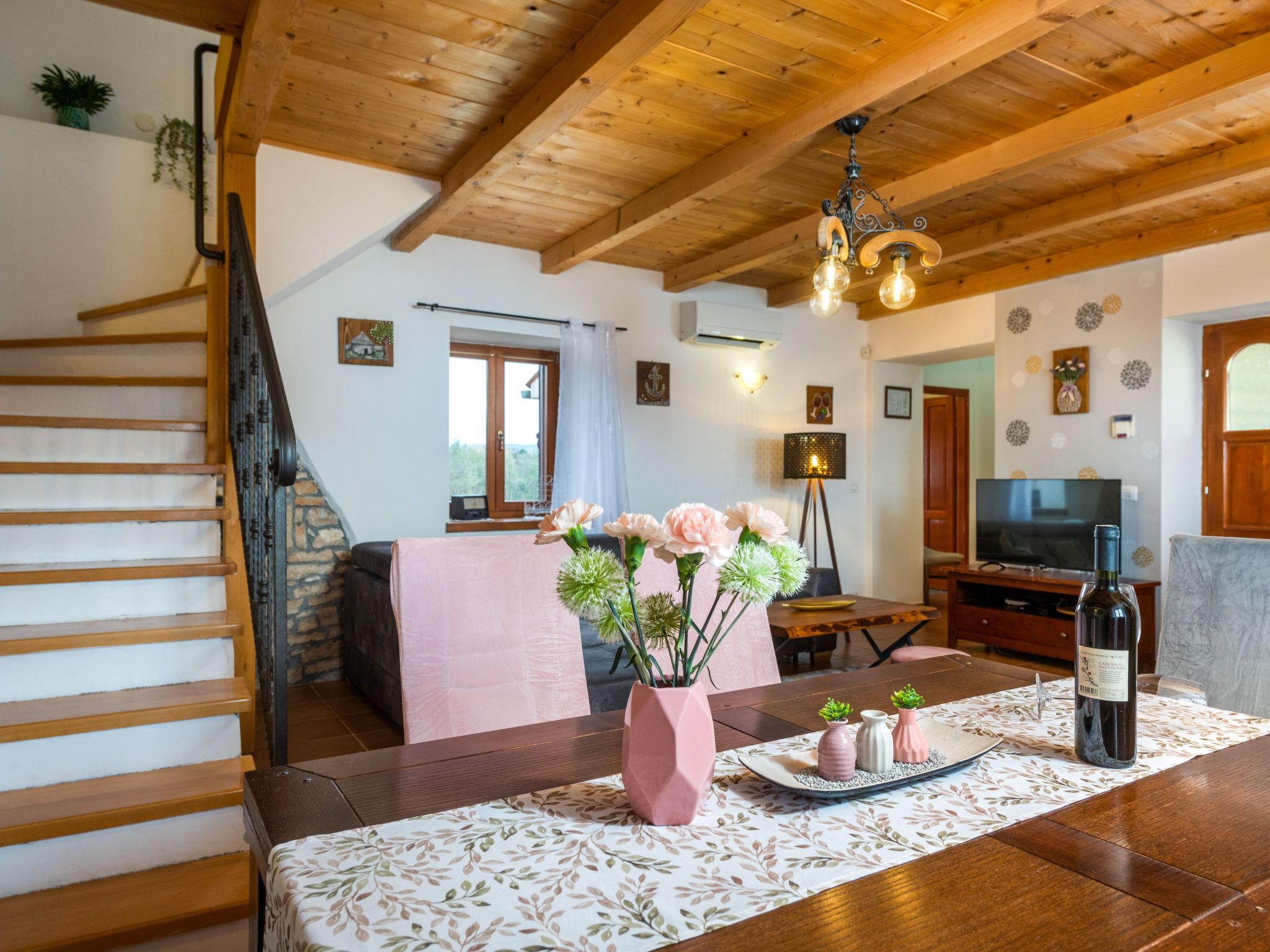 Villa mit privatem Pool und großem Garten-Inside