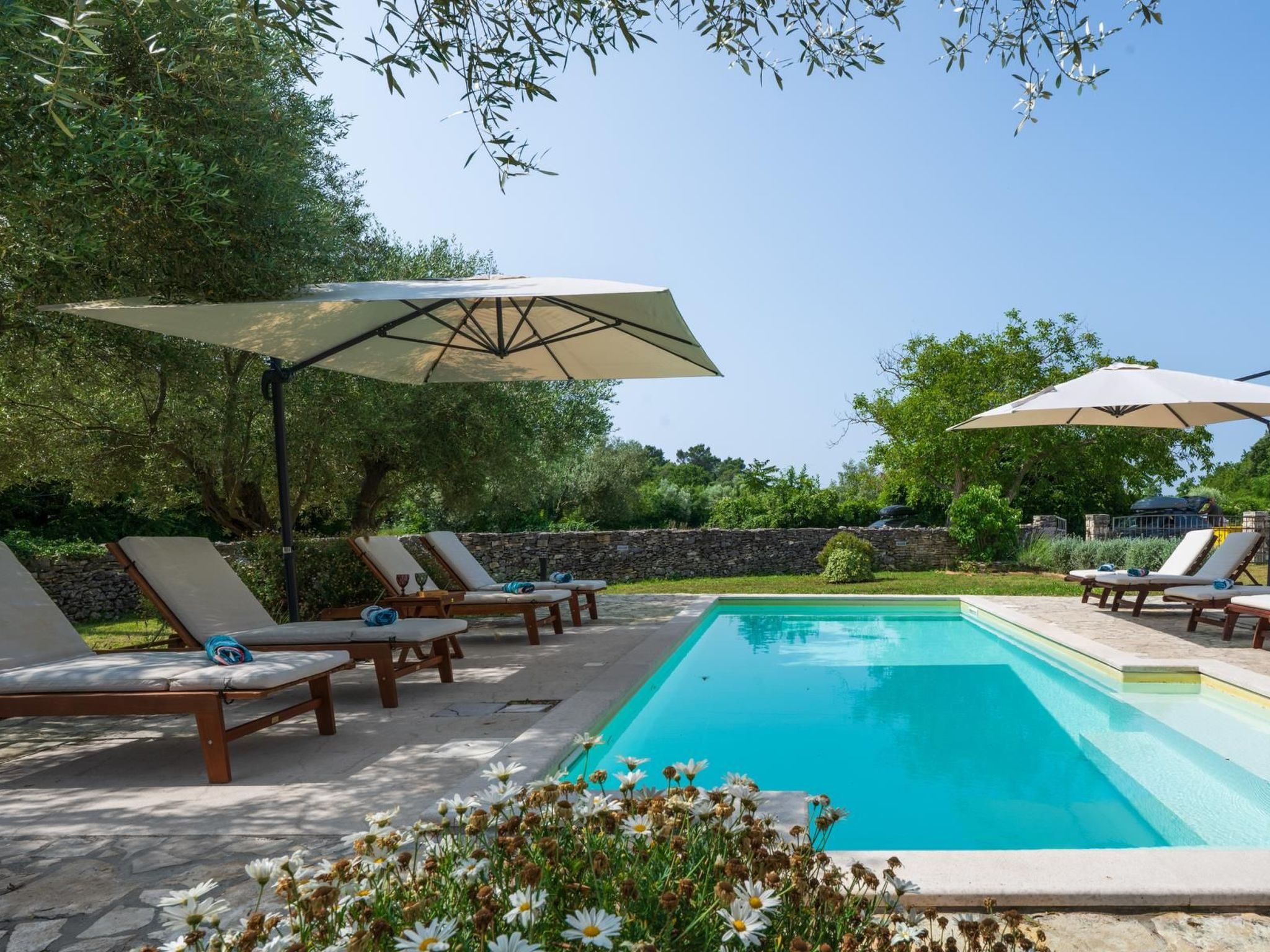 Villa mit privatem Pool und großem Garten — Pool Outdoor (2 of 36)