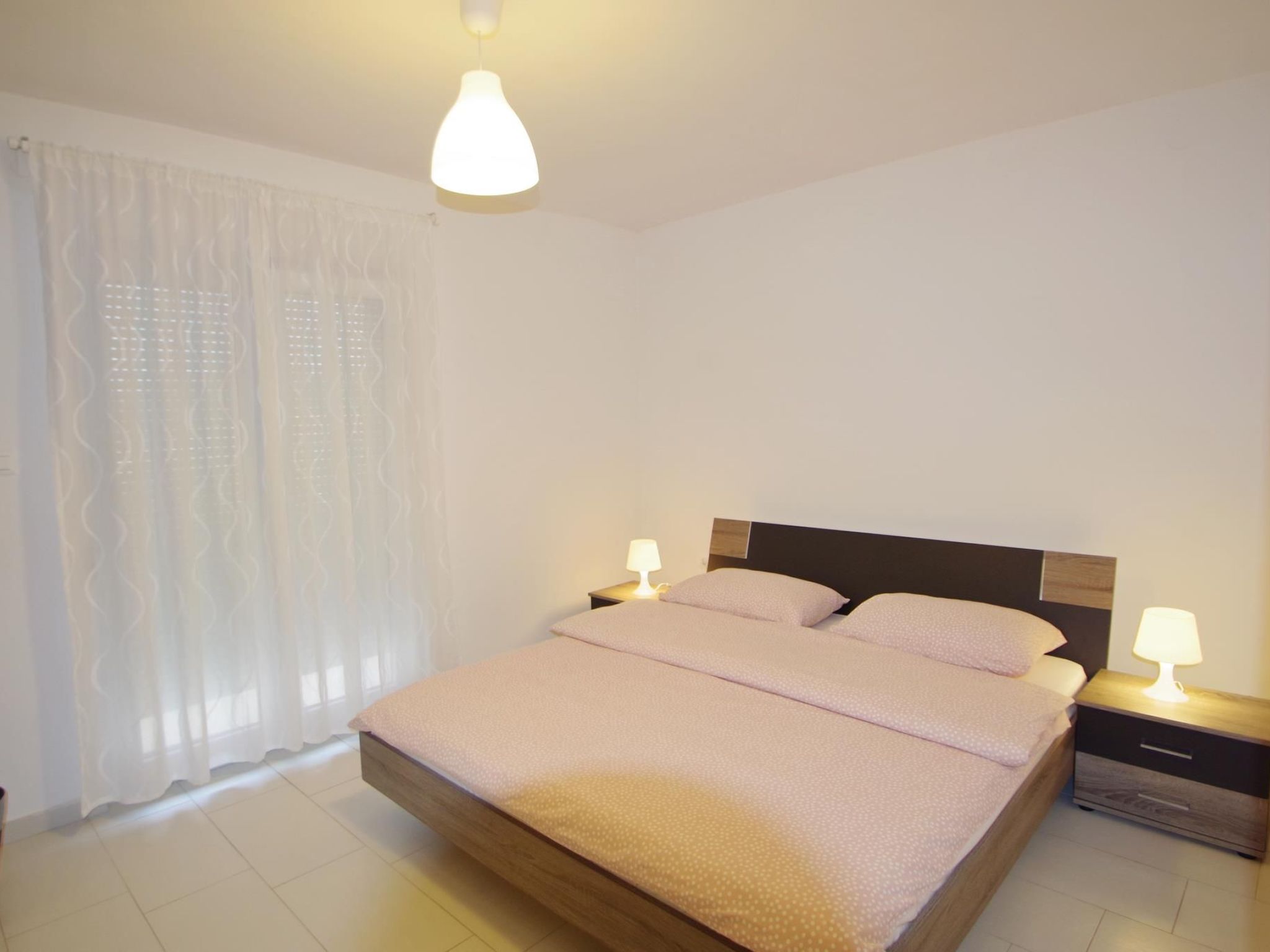 In Rakalj mit privatem Parkplatz-Binnen