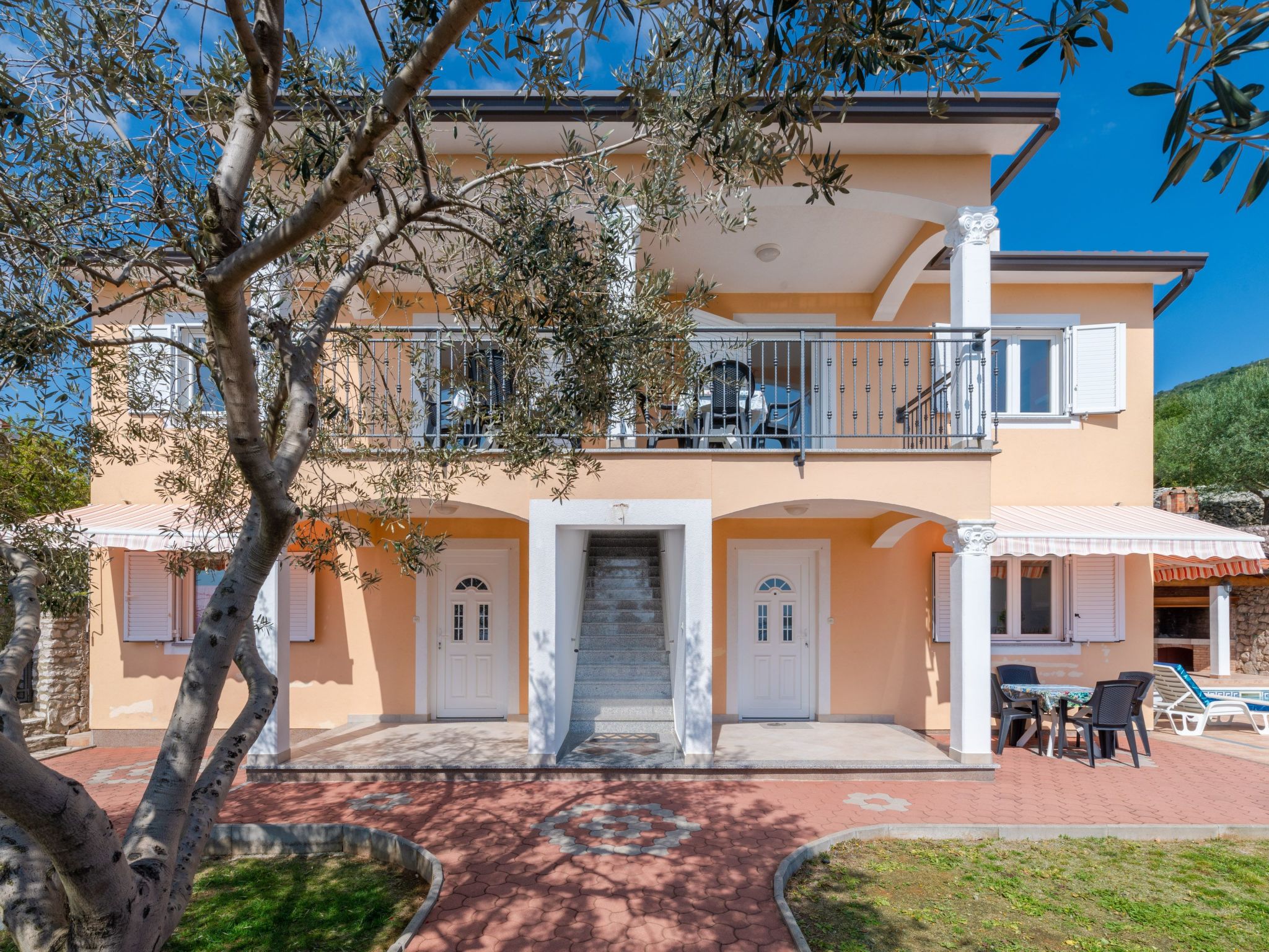 Am Südhang gelegen mit Meerblick-Binnen