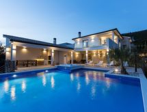 Villa Casta Diva: Luxe vrijstaande villa met privézwembad voor 9 personen in Brovinje, Istrië - thumbnail 2