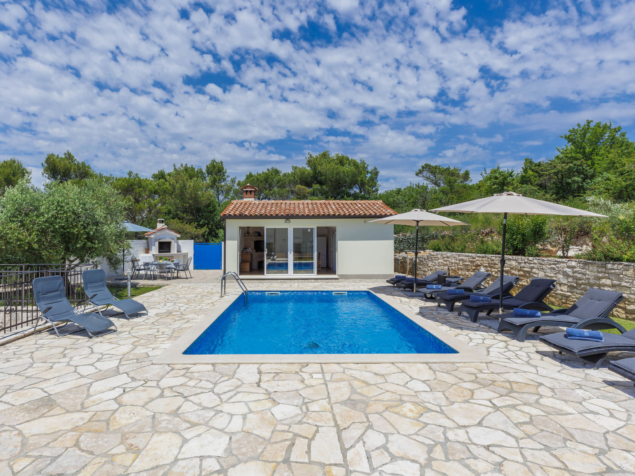 Villa Dina: Vrijstaande oase met privézwembad nabij strand Trget - foto 5