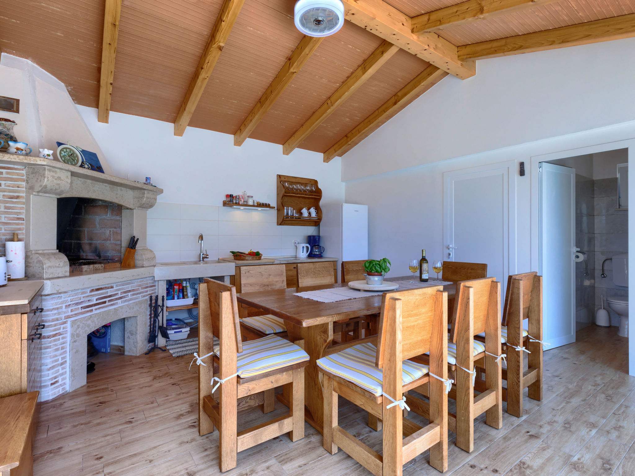 Villa Dina: Vrijstaande oase met privézwembad nabij strand Trget - foto 7