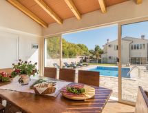 Villa Mare: authentiek Kroatisch vakantiehuis met privézwembad bij Trget - thumbnail 6
