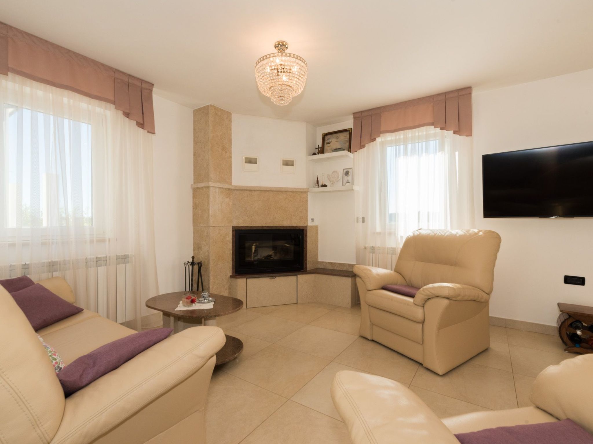 Villa 'Villa Mare' mit privatem Pool-Drinnen