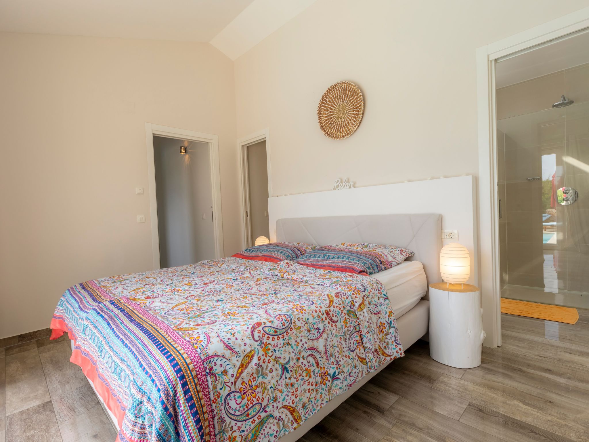 Detailgestaltete Villa mit Pool, Sauna und Hot Tub-Drinnen