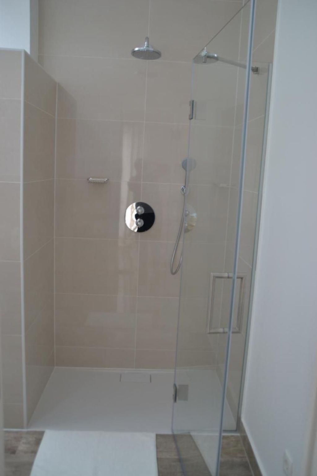 Detailgestaltete Villa mit Pool, Sauna und Hot Tub-Drinnen