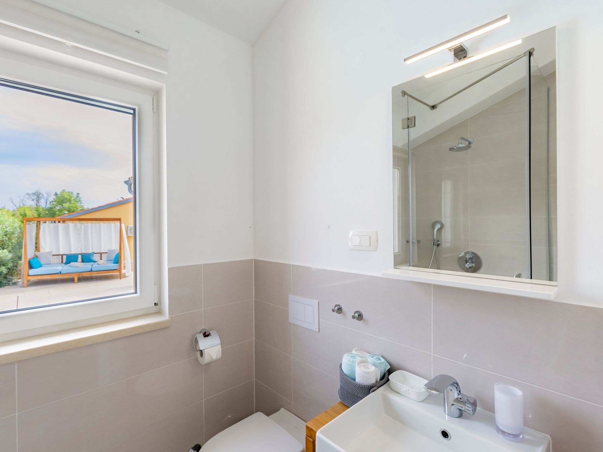 Detailgestaltete Villa mit Pool, Sauna und Hot Tub-Drinnen