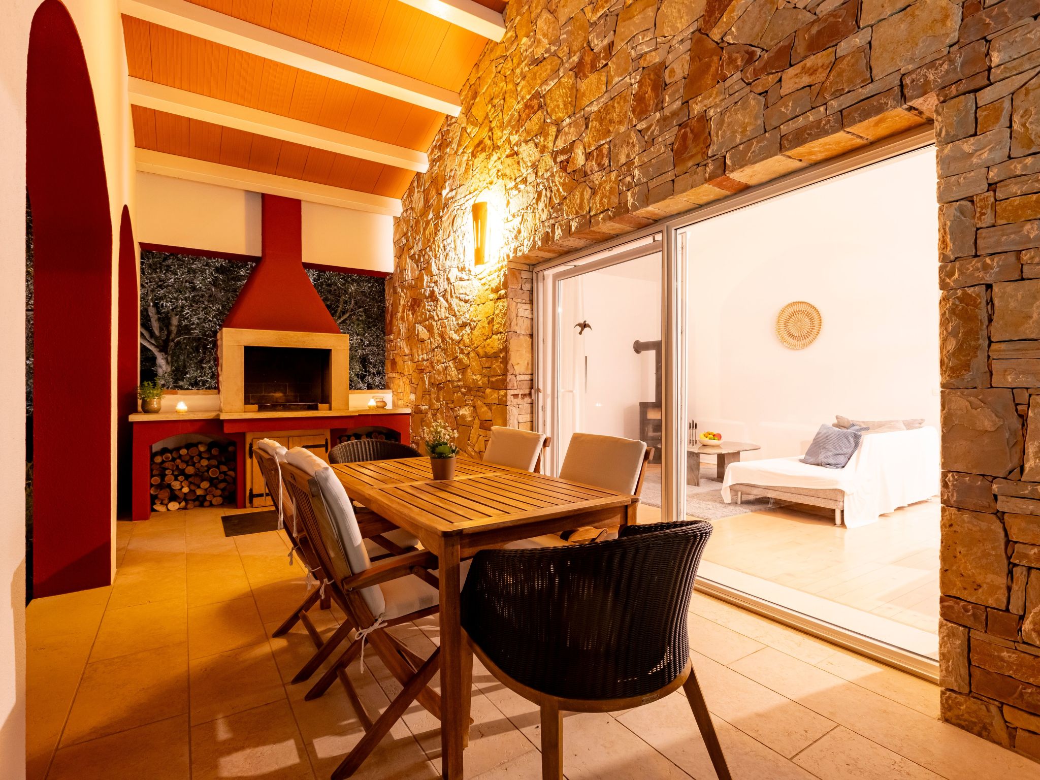 Detailgestaltete Villa mit Pool, Sauna und Hot Tub-Drinnen