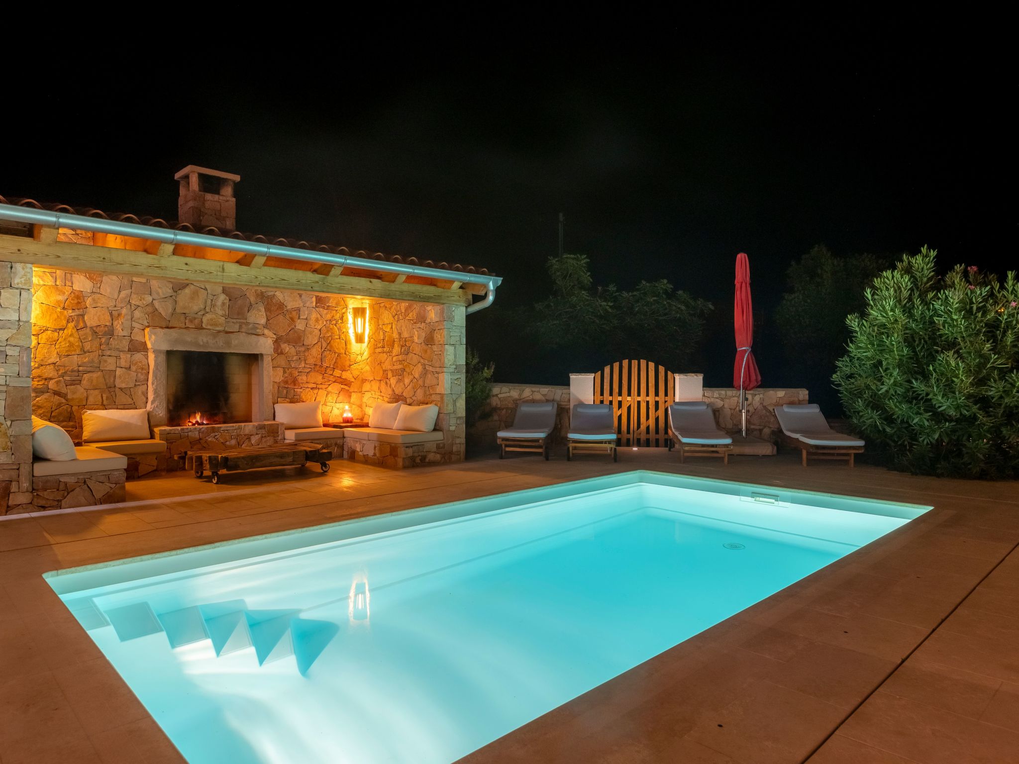 Detailgestaltete Villa mit Pool, Sauna und Hot Tub-Drinnen