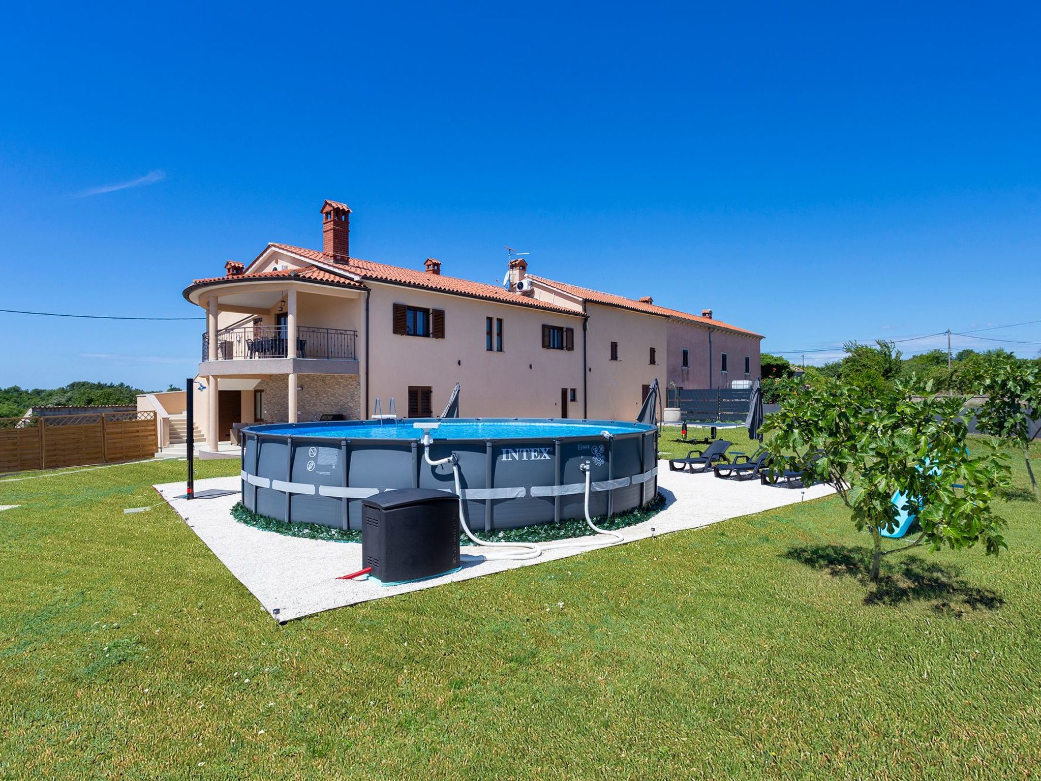 "Luxuriöse App. mit Pool"-Binnen