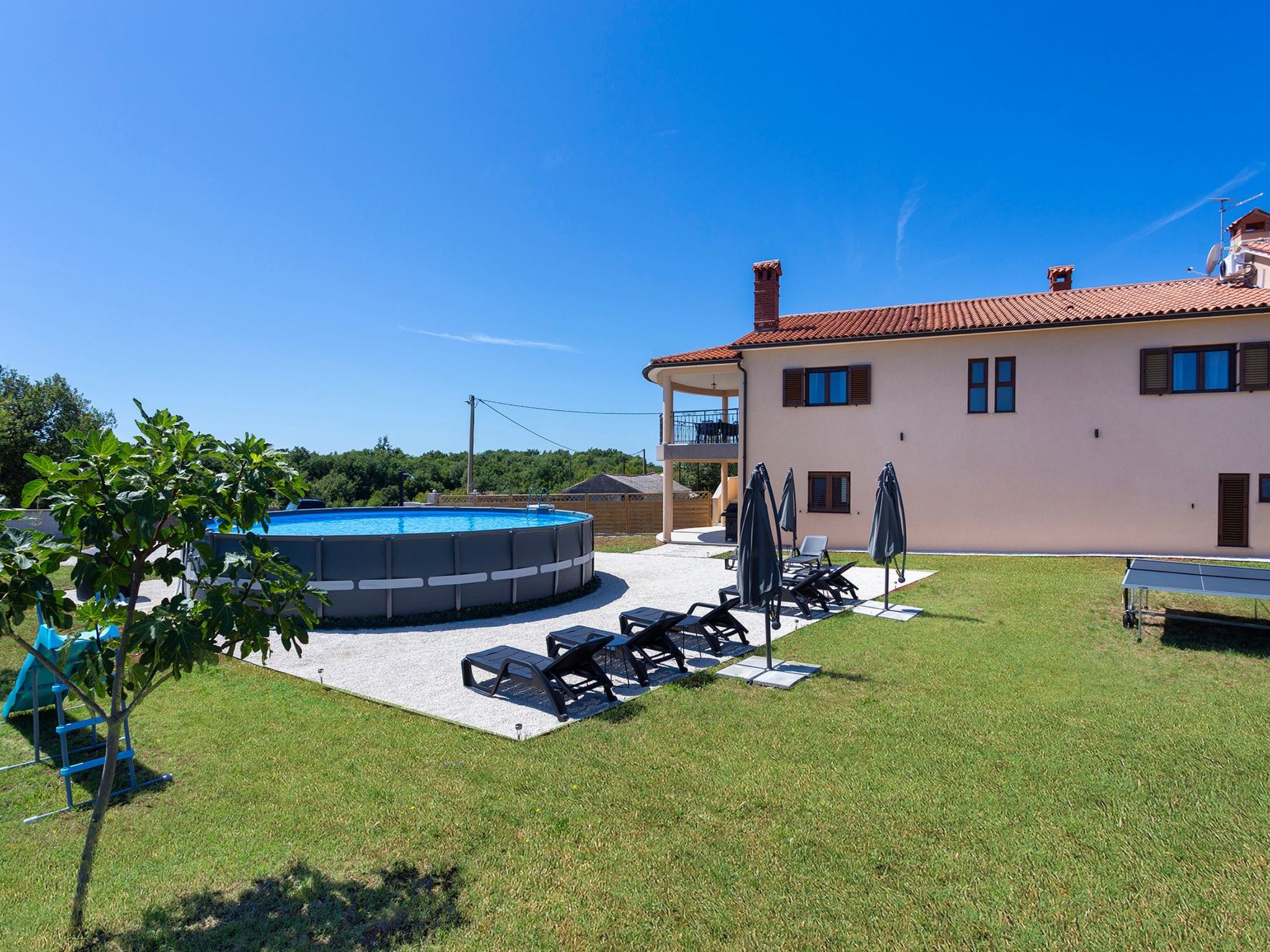 "Luxuriöse App. mit Pool"-Binnen