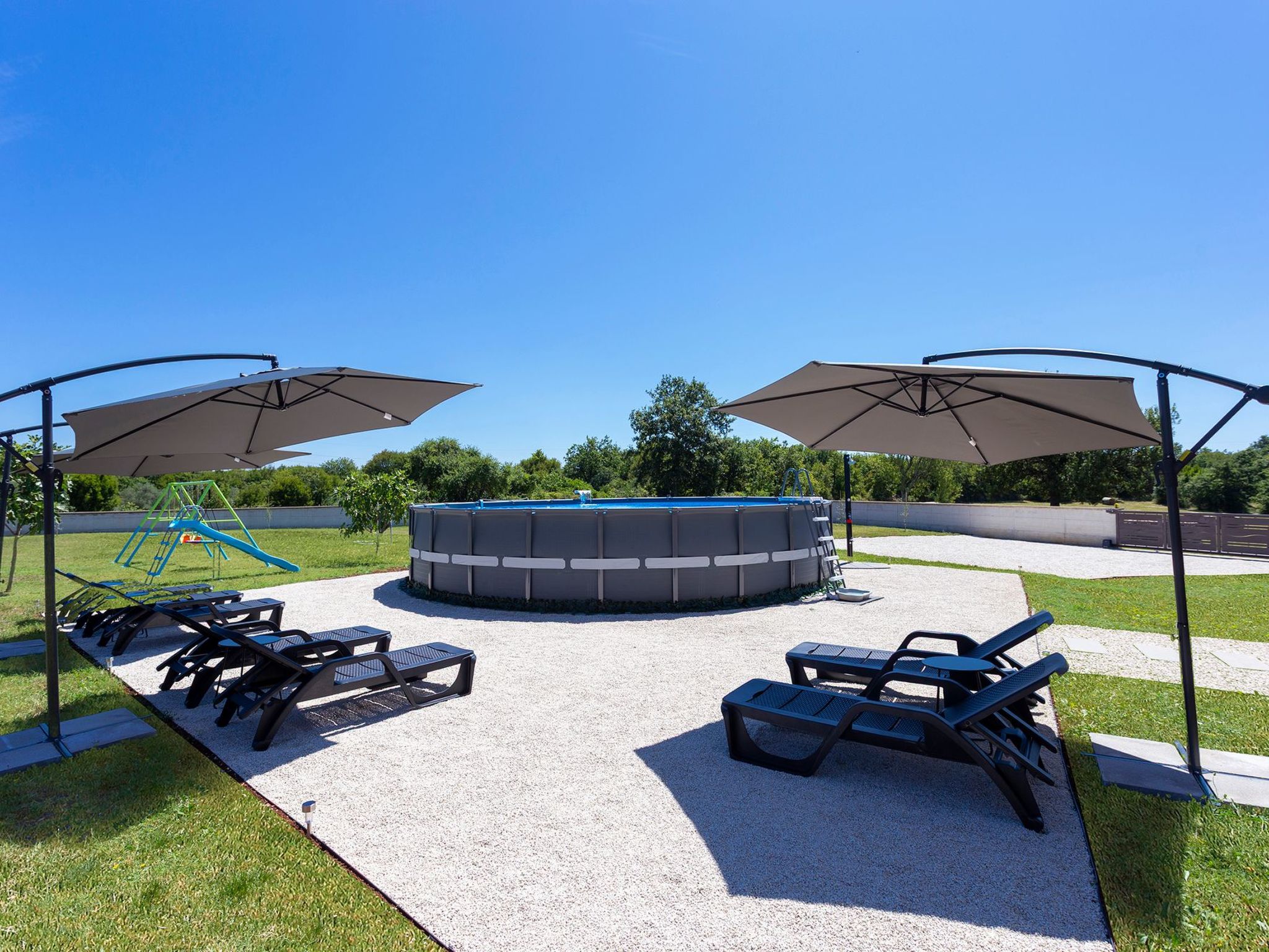 "Luxuriöse App. mit Pool"-Binnen