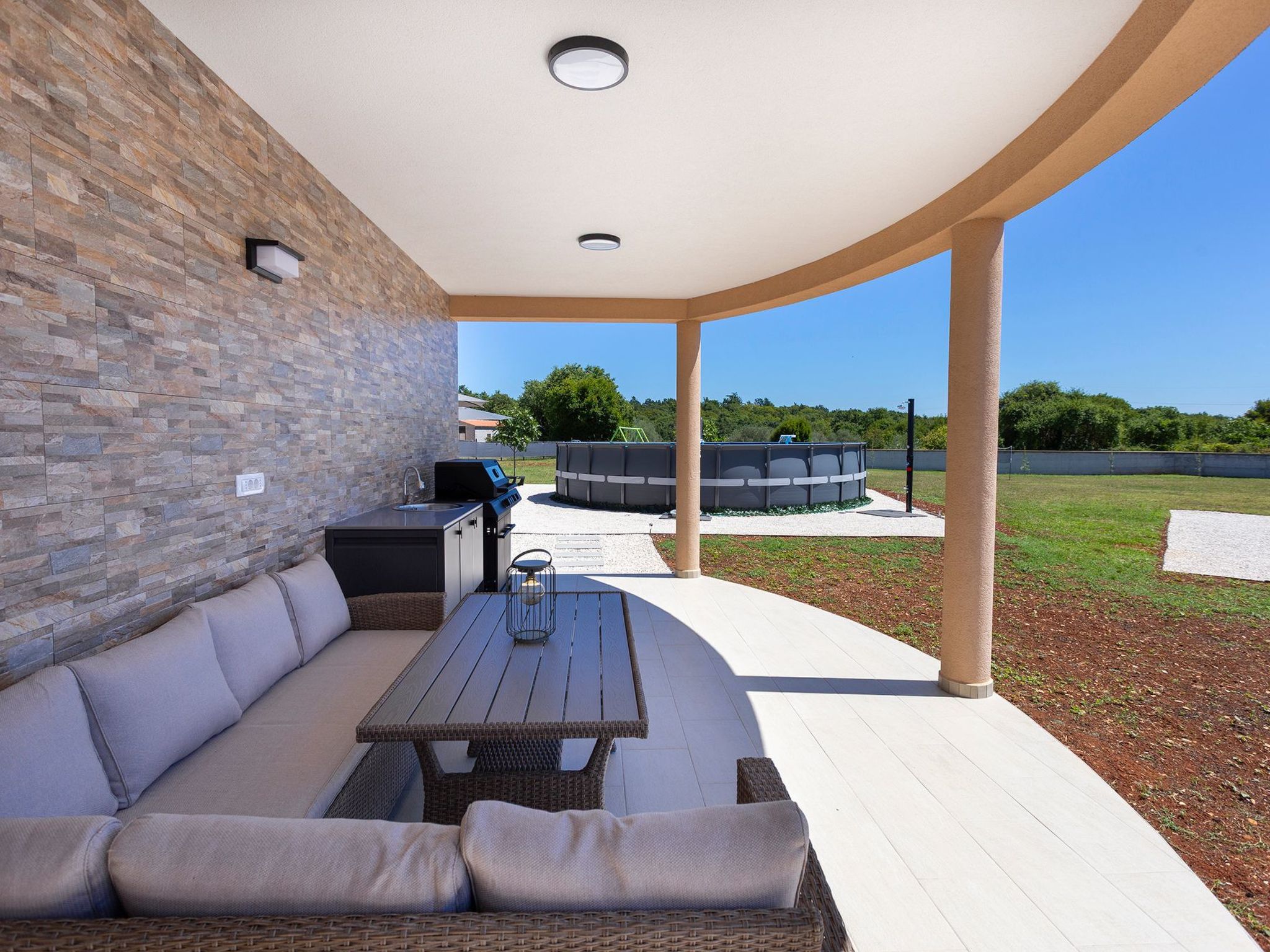 "Luxuriöse App. mit Pool"-Binnen