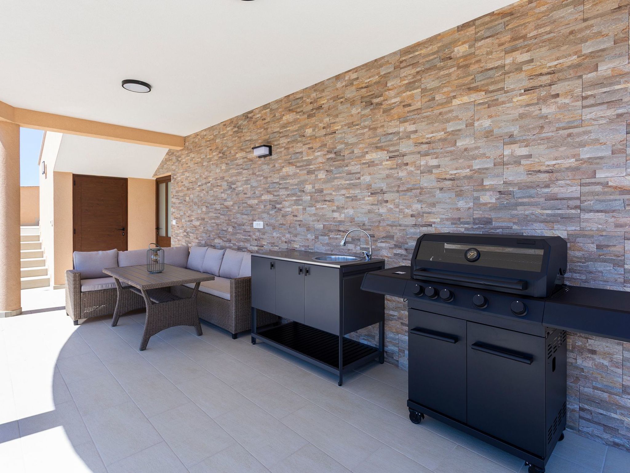 "Luxuriöse App. mit Pool"-Binnen