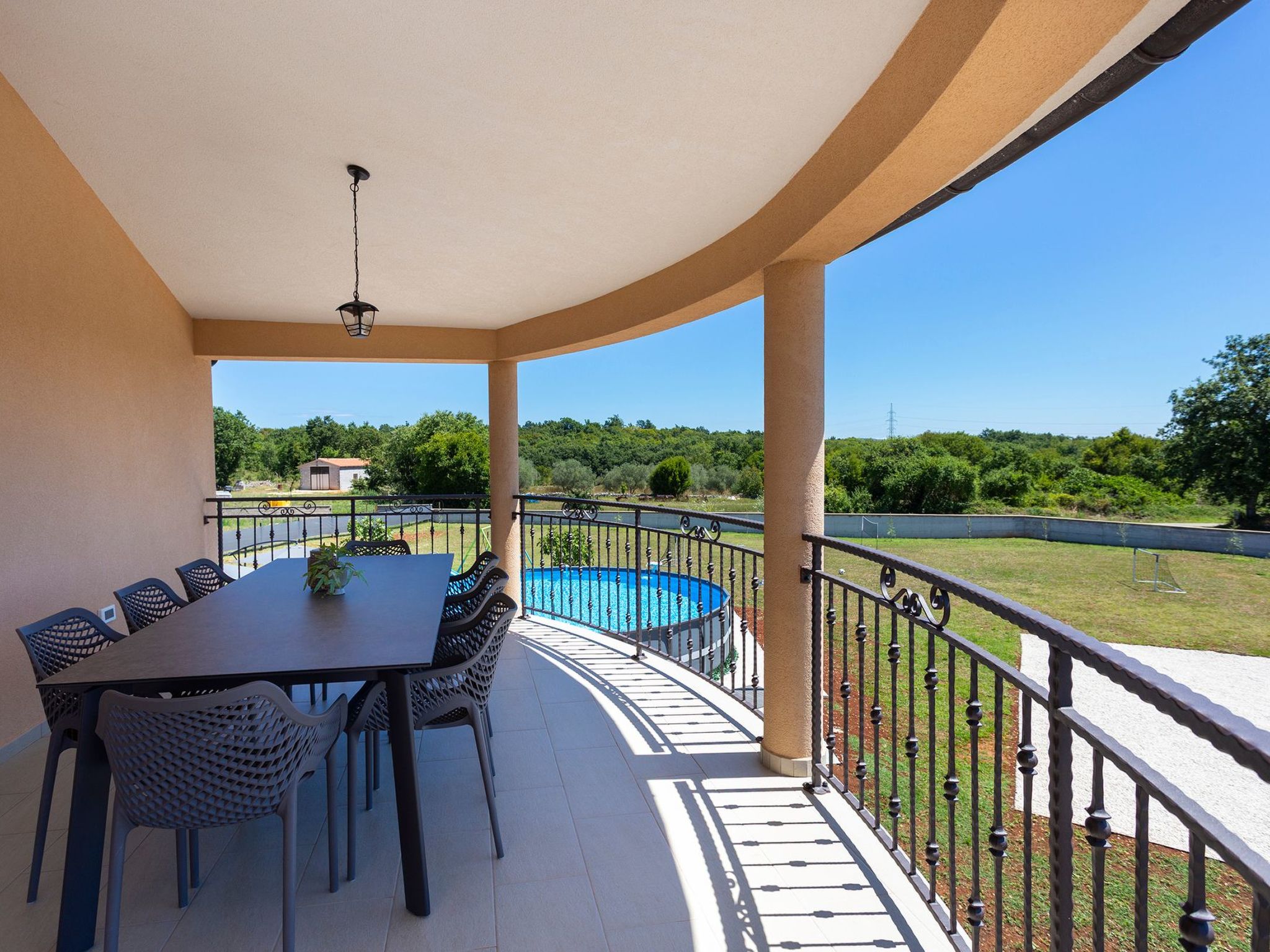 "Luxuriöse App. mit Pool"-Binnen