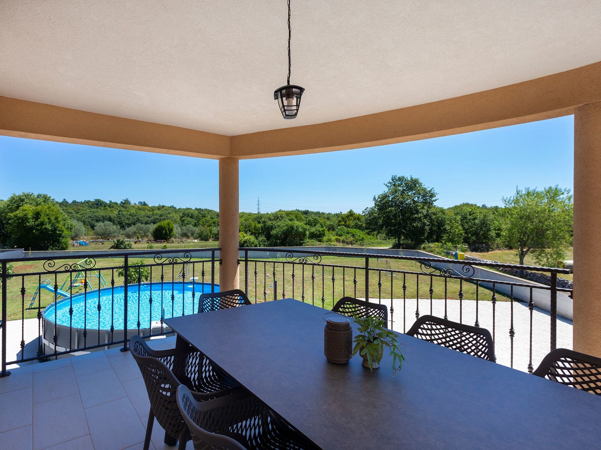 "Luxuriöse App. mit Pool"-Binnen