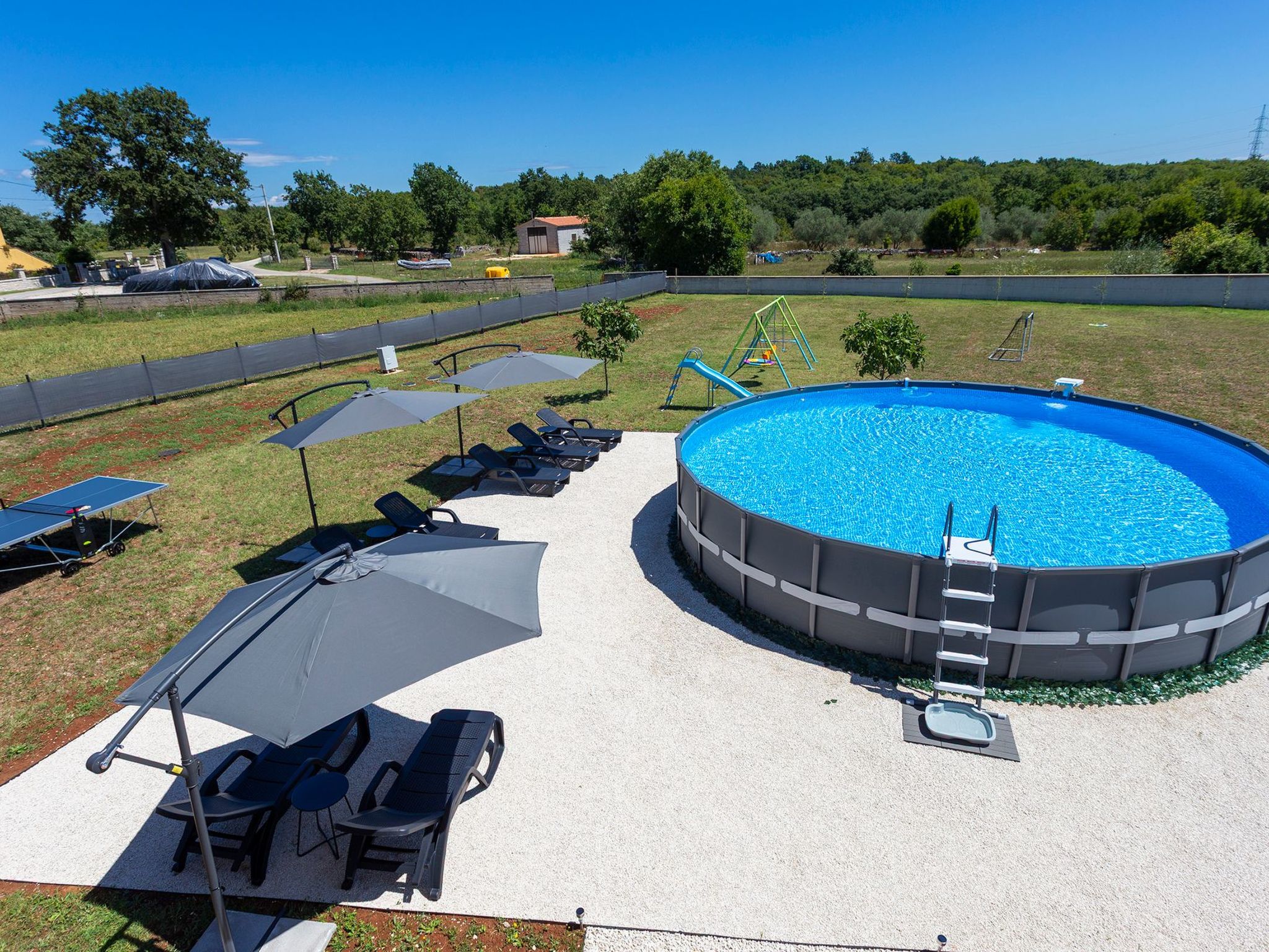 "Luxuriöse App. mit Pool"-Binnen