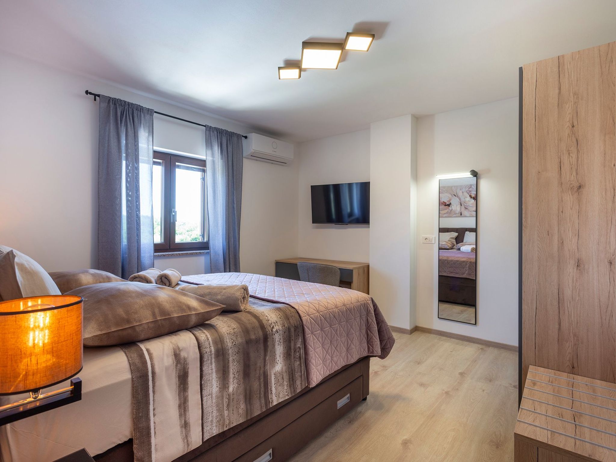 "Luxuriöse App. mit Pool"