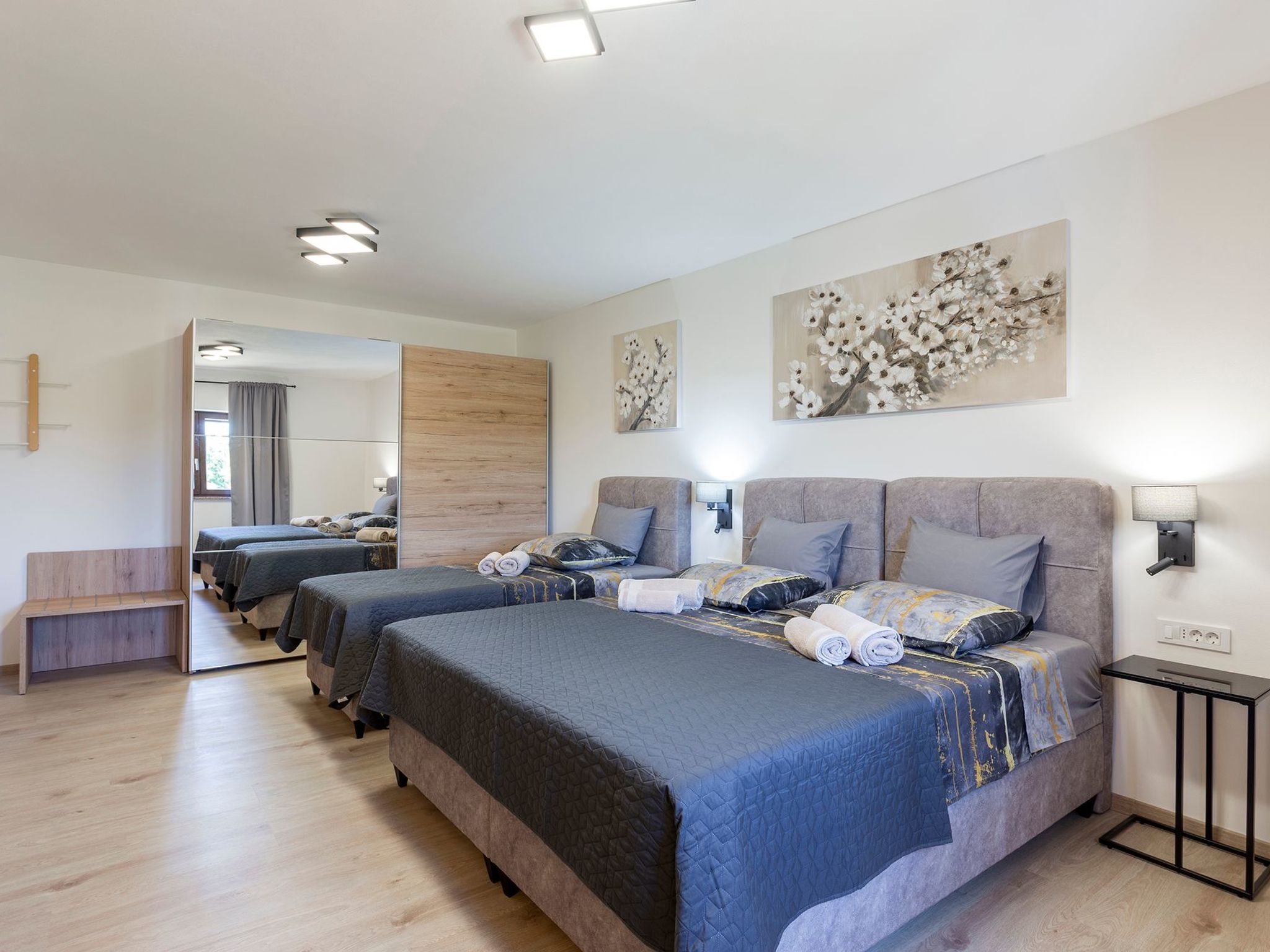 "Luxuriöse App. mit Pool"-Binnen