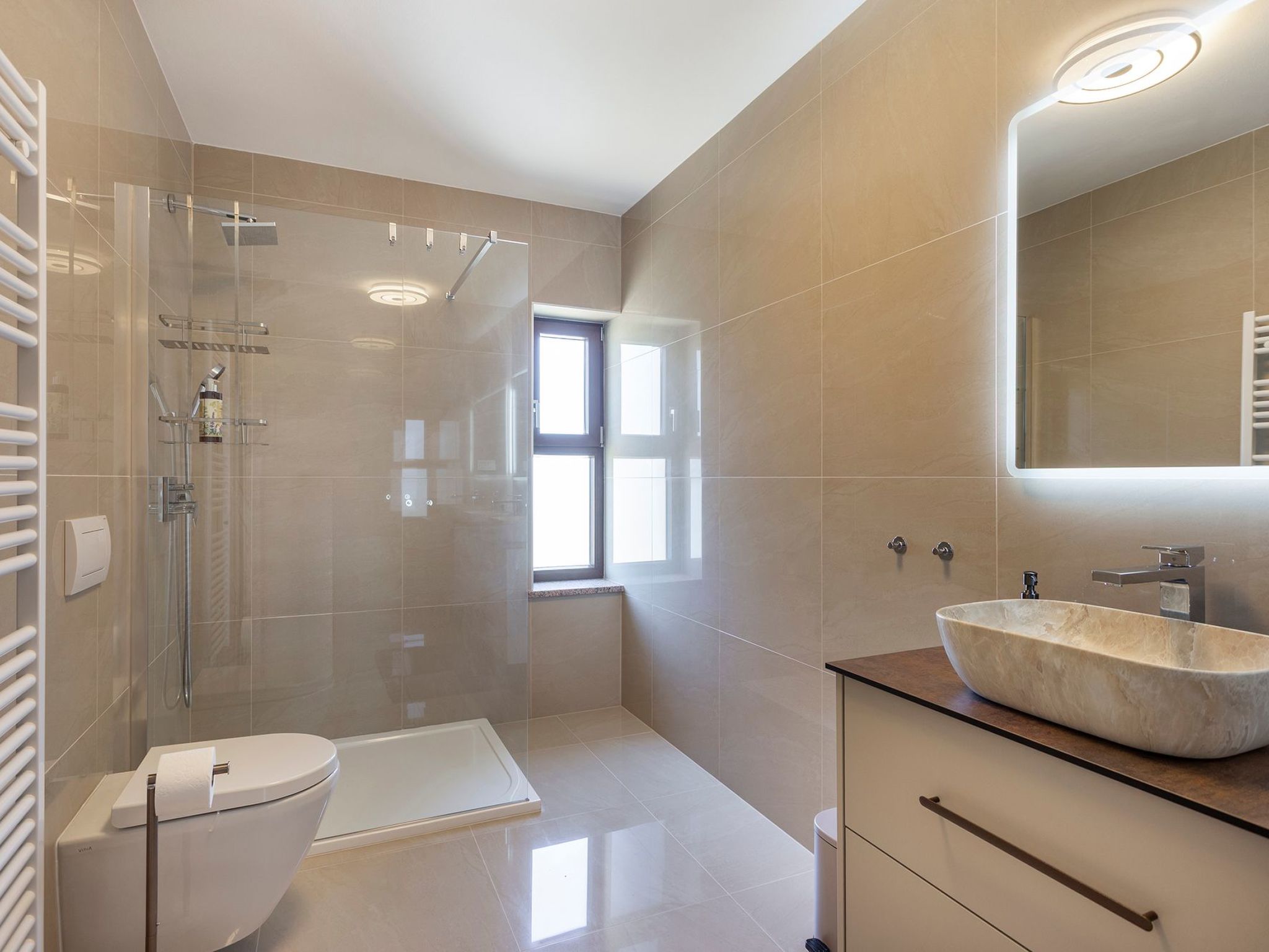 "Luxuriöse App. mit Pool"-Binnen