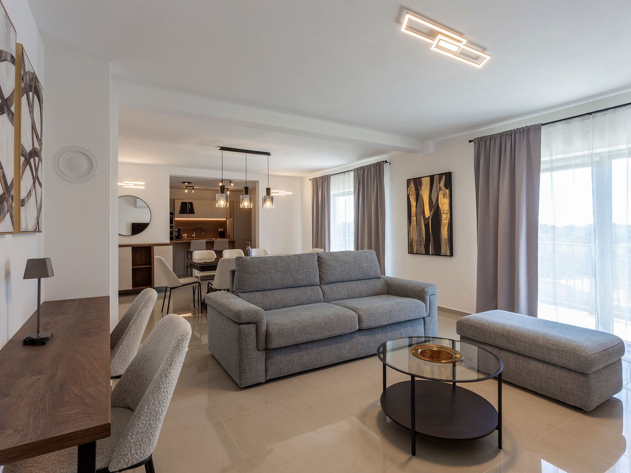 "Luxuriöse App. mit Pool"-Binnen