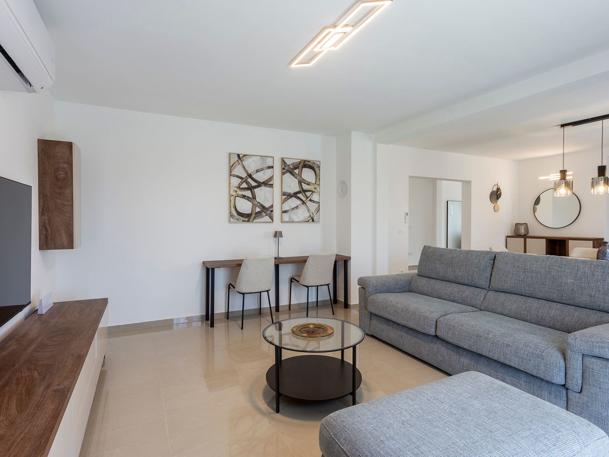 "Luxuriöse App. mit Pool"-Binnen