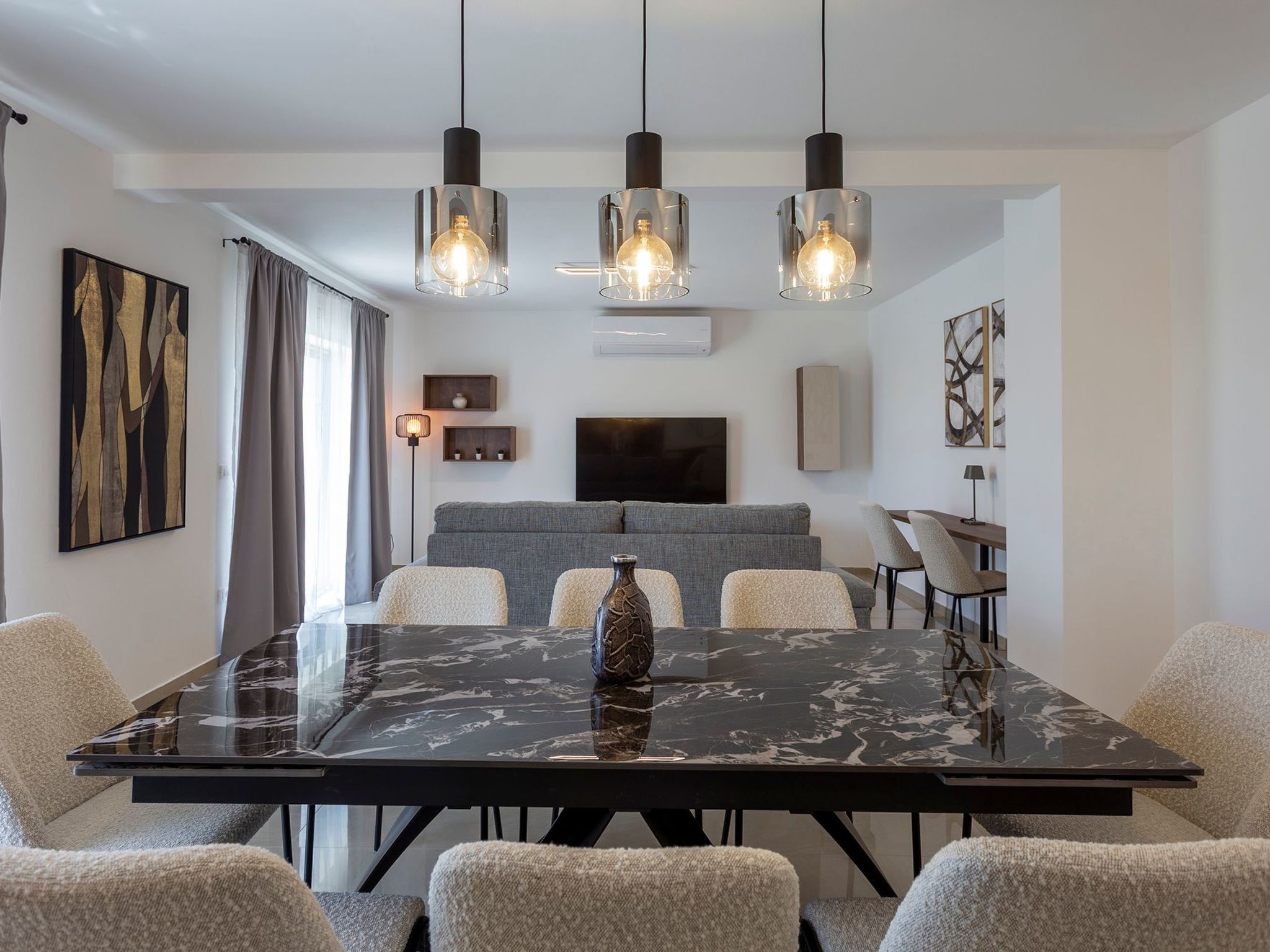 "Luxuriöse App. mit Pool"-Binnen