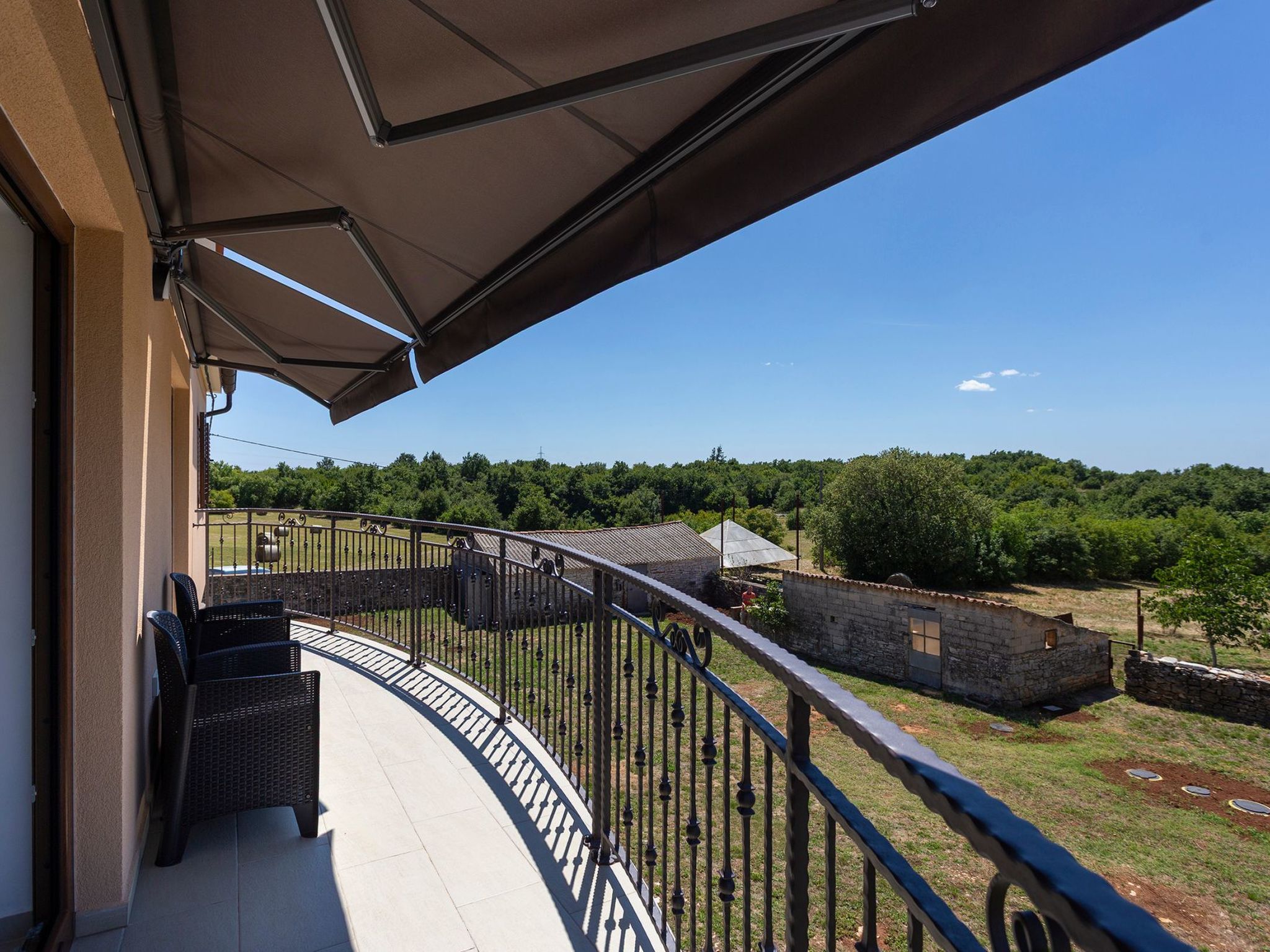 "Luxuriöse App. mit Pool"-Binnen