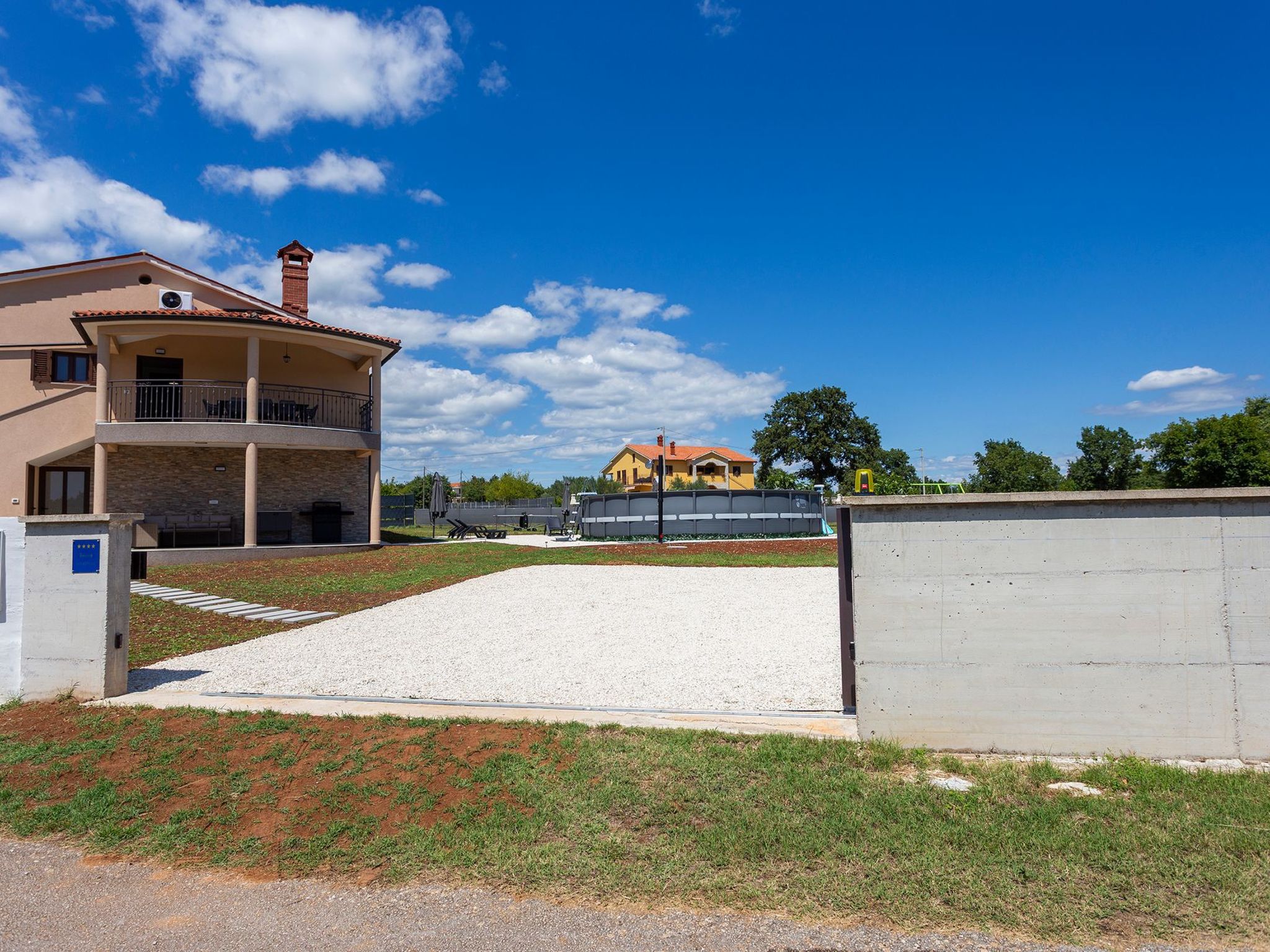 "Luxuriöse App. mit Pool"-Binnen