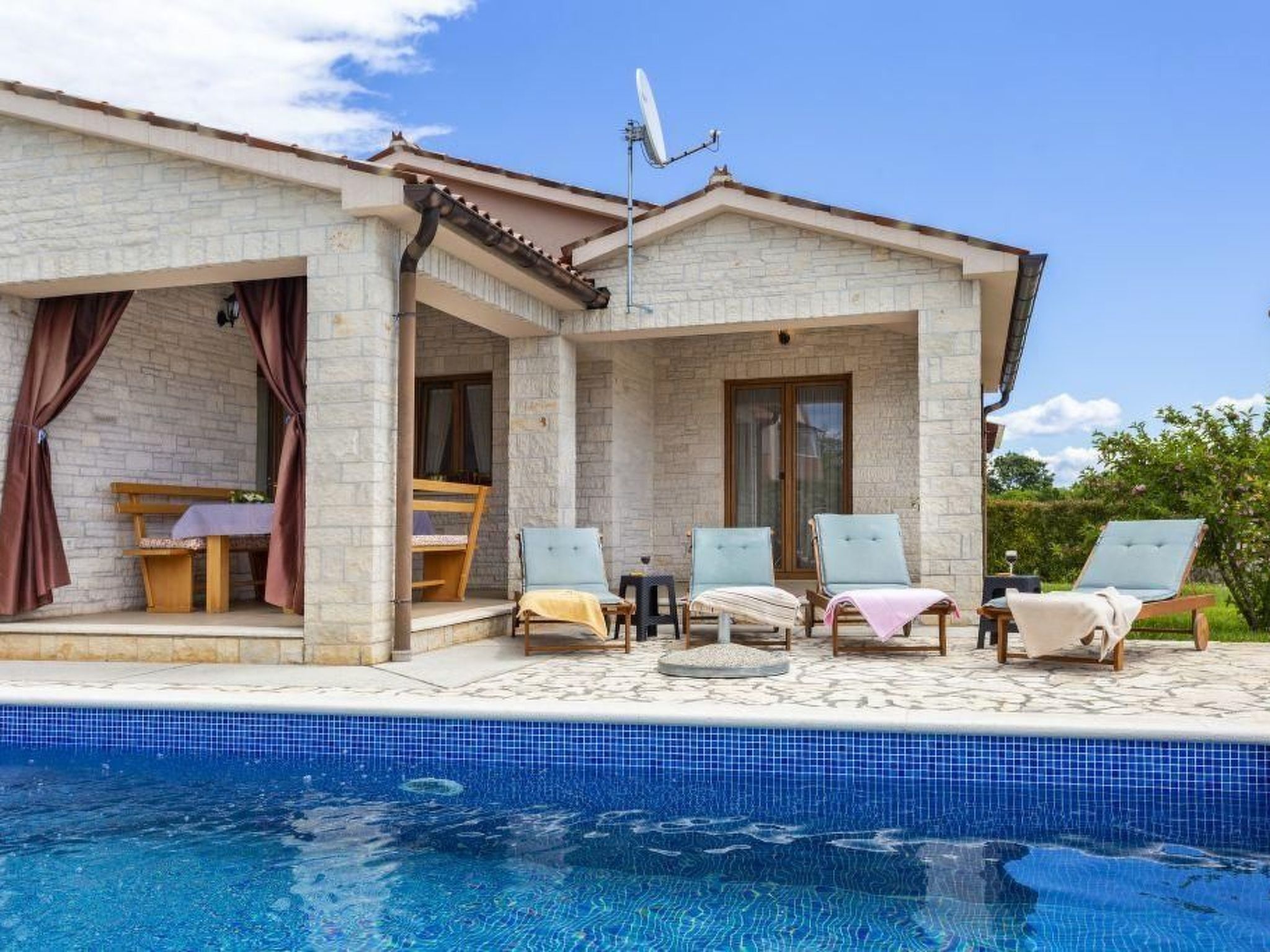 "Villa Mirela" mit Terrasse-Binnen