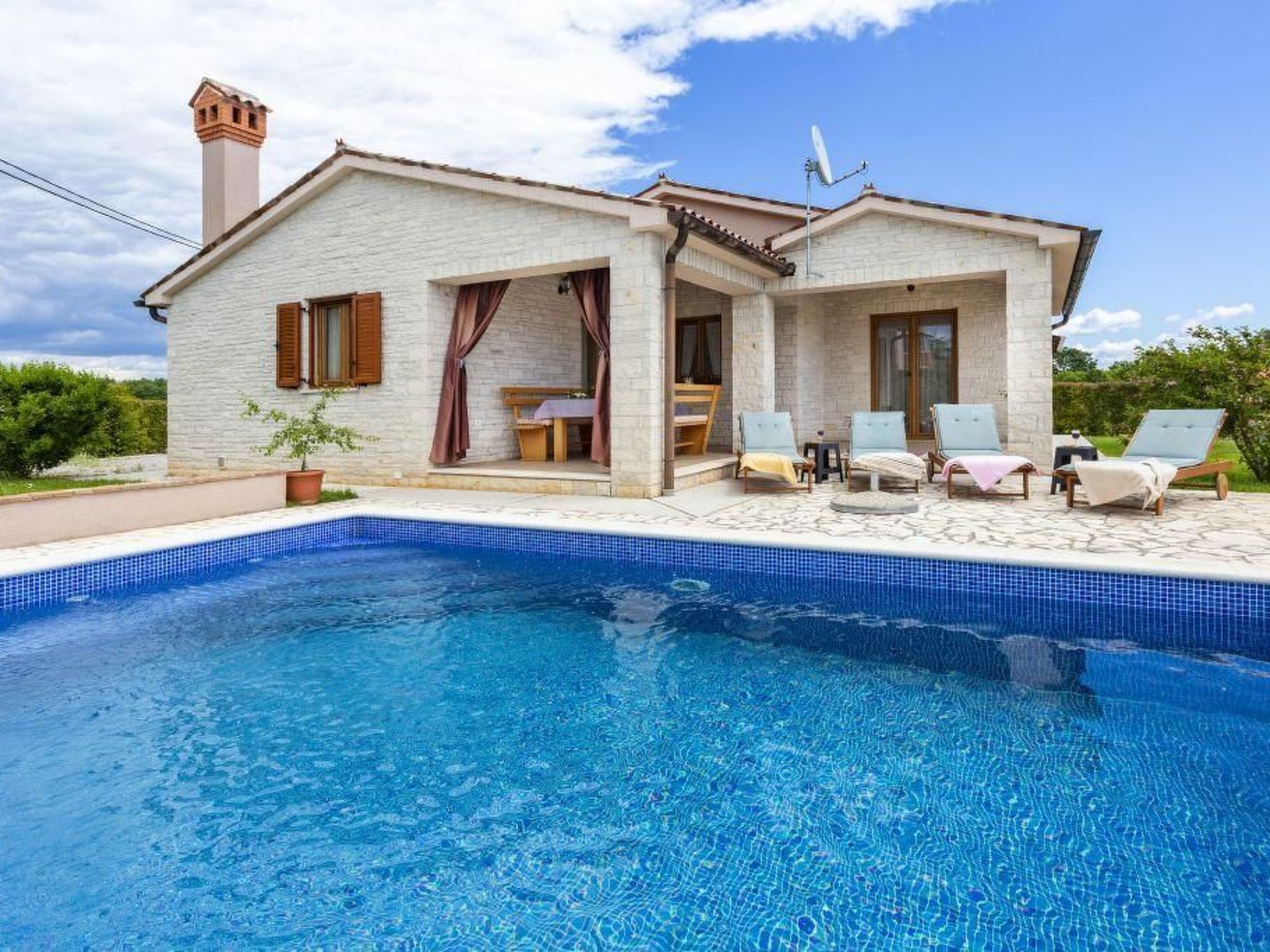 "Villa Mirela" mit Terrasse-Binnen