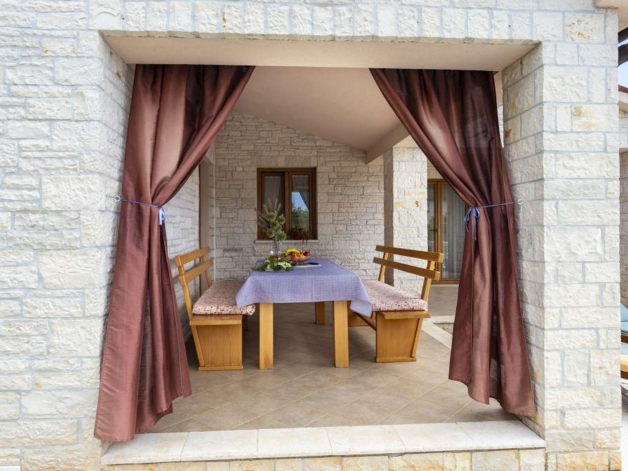 "Villa Mirela" mit Terrasse-Binnen