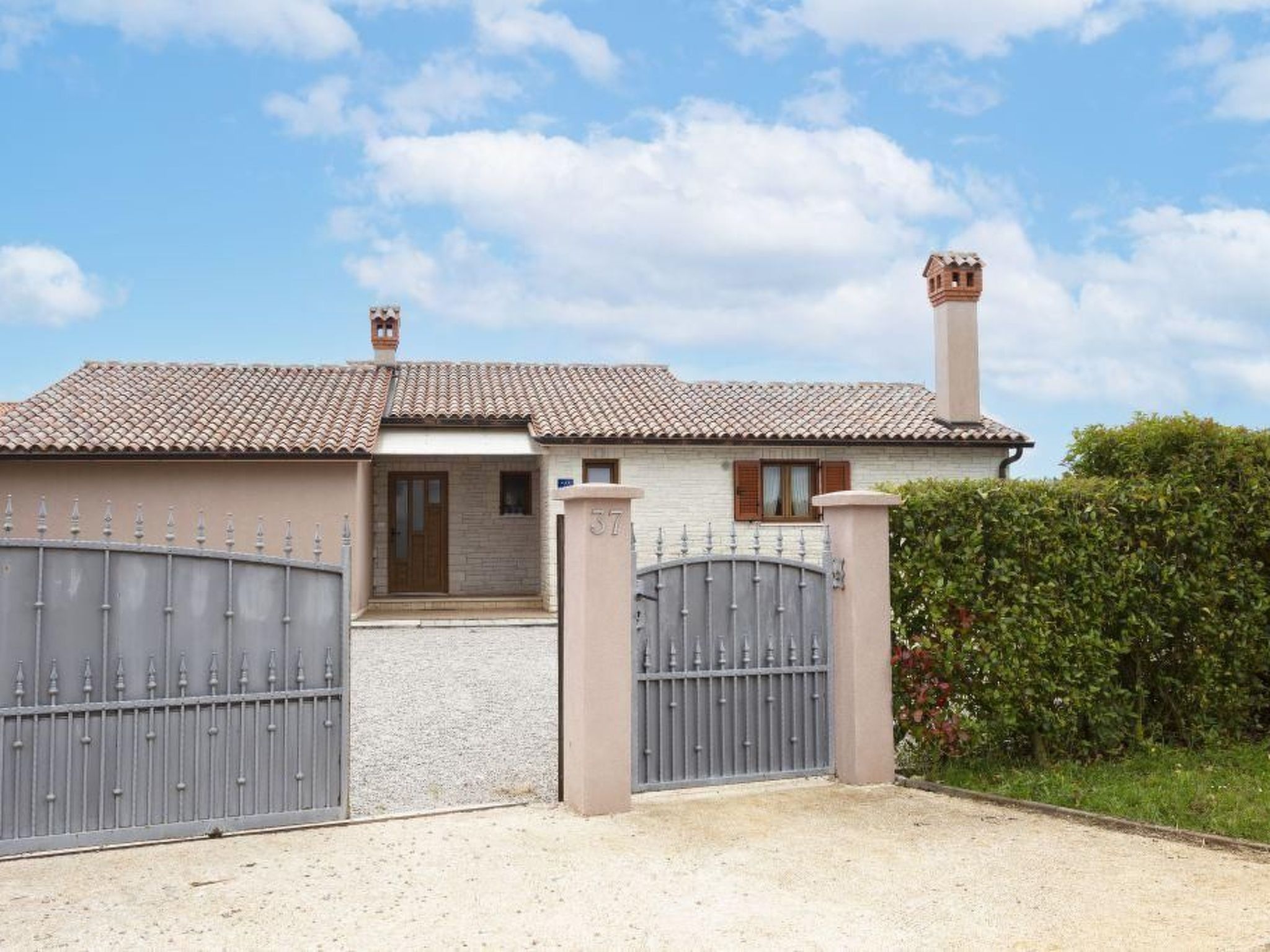 "Villa Mirela" mit Terrasse-Binnen