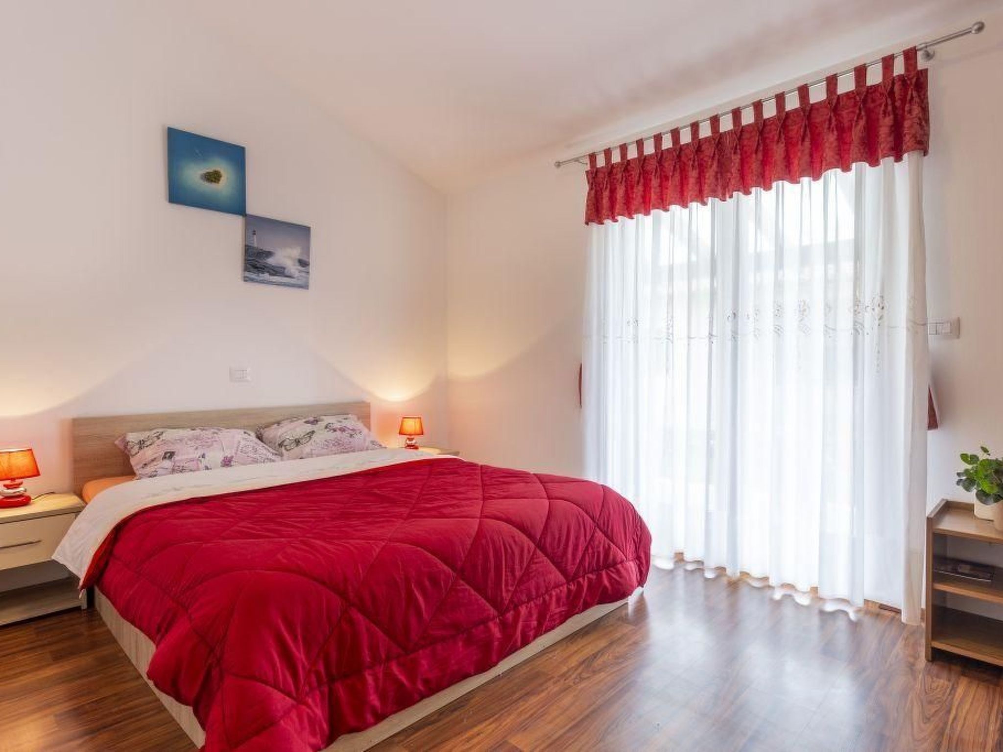 "Villa Mirela" mit Terrasse-Binnen