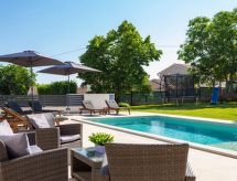 Villa Anavi: Ruim droomverblijf met privézwembad en grote tuin bij Barban - thumbnail 1