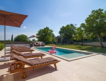 Villa Anavi: Ruim droomverblijf met privézwembad en grote tuin bij Barban - thumbnail 2