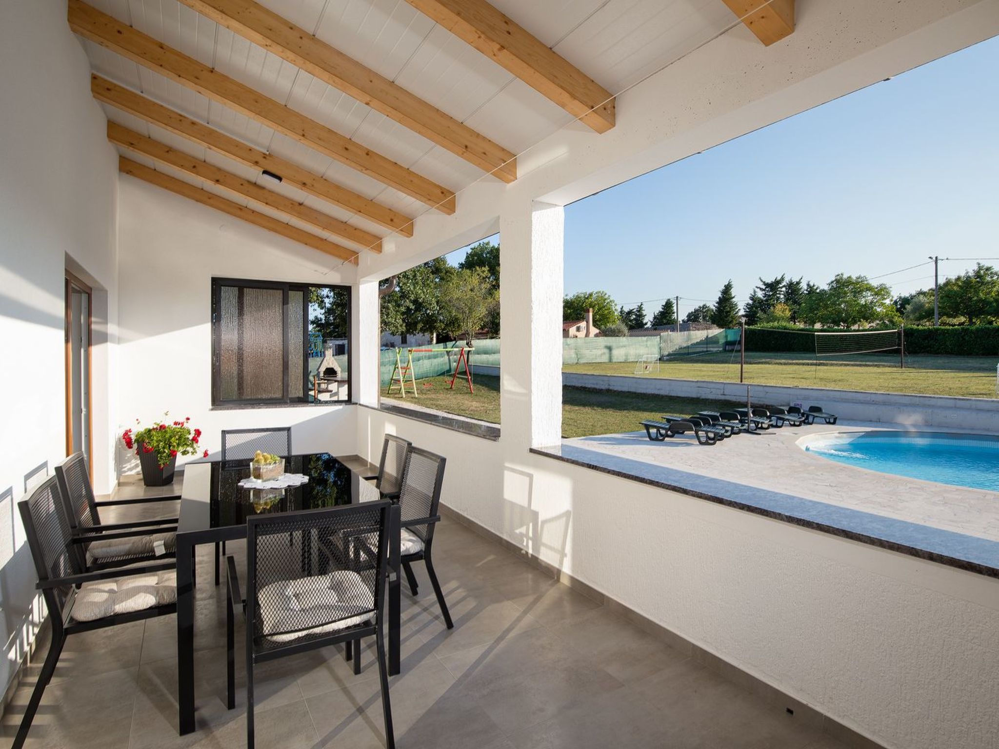 3-Schlafzimmer-Wohnung mit Gemeinschaftspool-Draußen