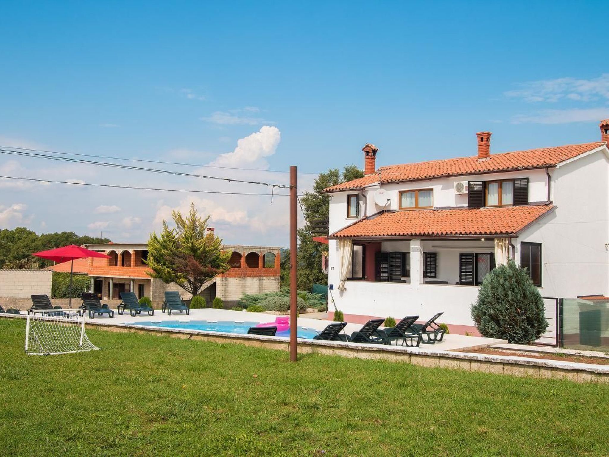 Photo of 3-Schlafzimmer-Wohnung mit Gemeinschaftspool