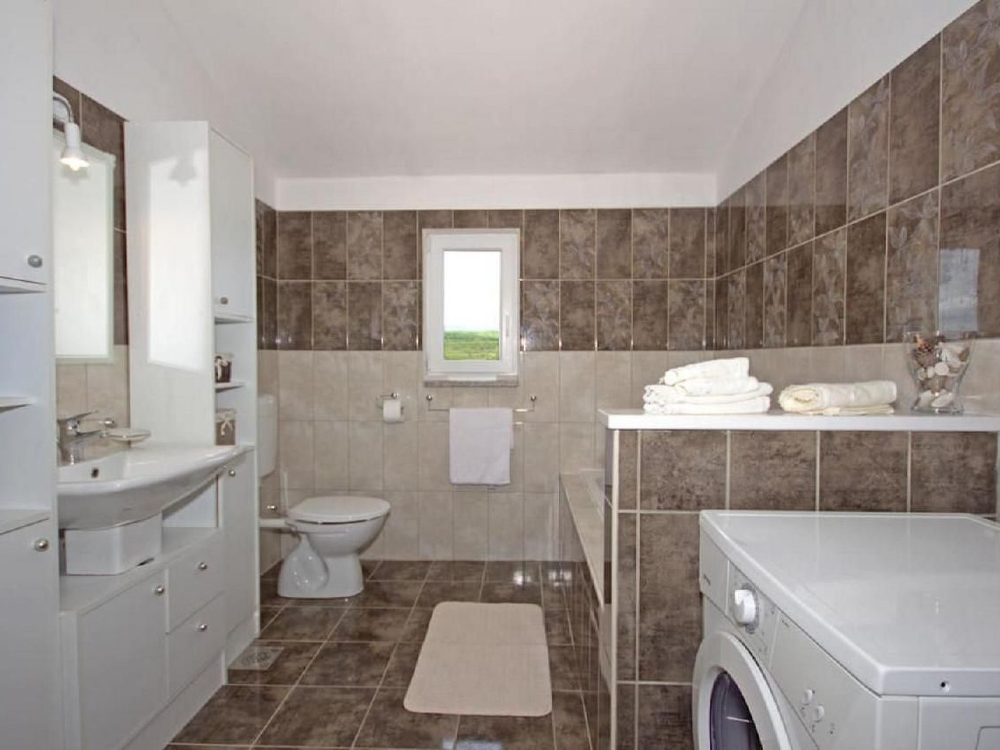 3-Schlafzimmer-Wohnung mit Gemeinschaftspool-Drinnen